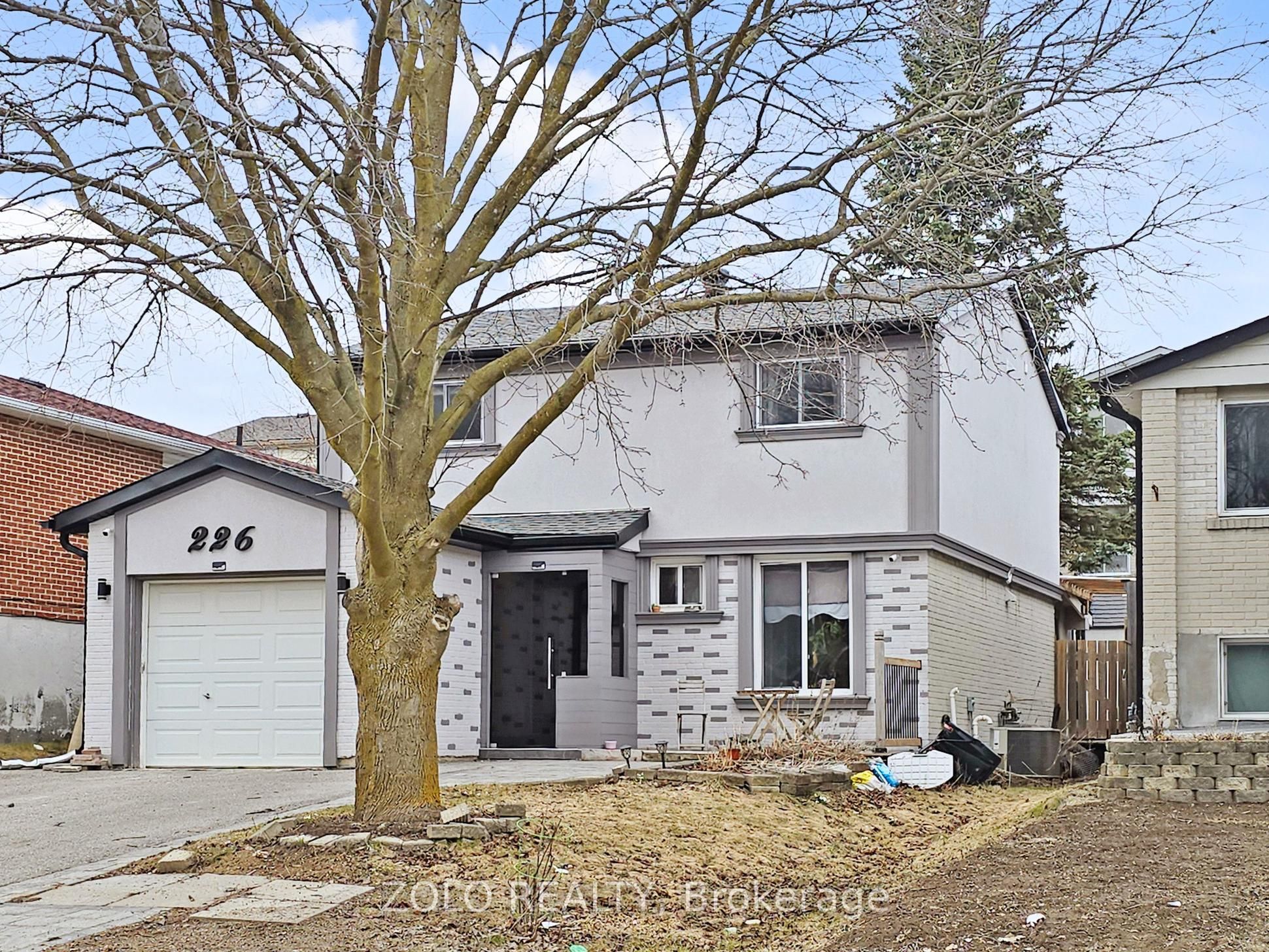 226 Thoms Crescent, Newmarket, ON, L3Y 1E1