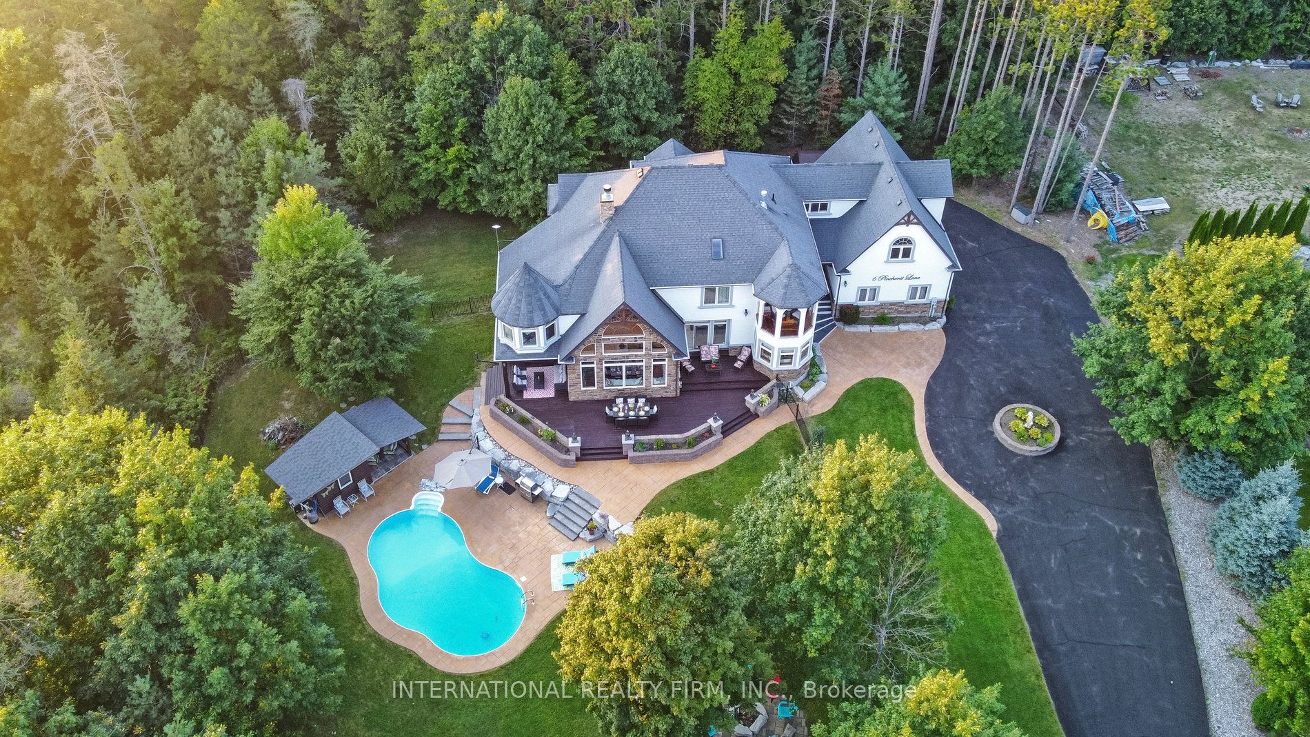 6 Pinehurst Lane, Springwater, ON, L9X 0C7