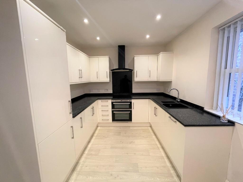 Parkfield Road, B46