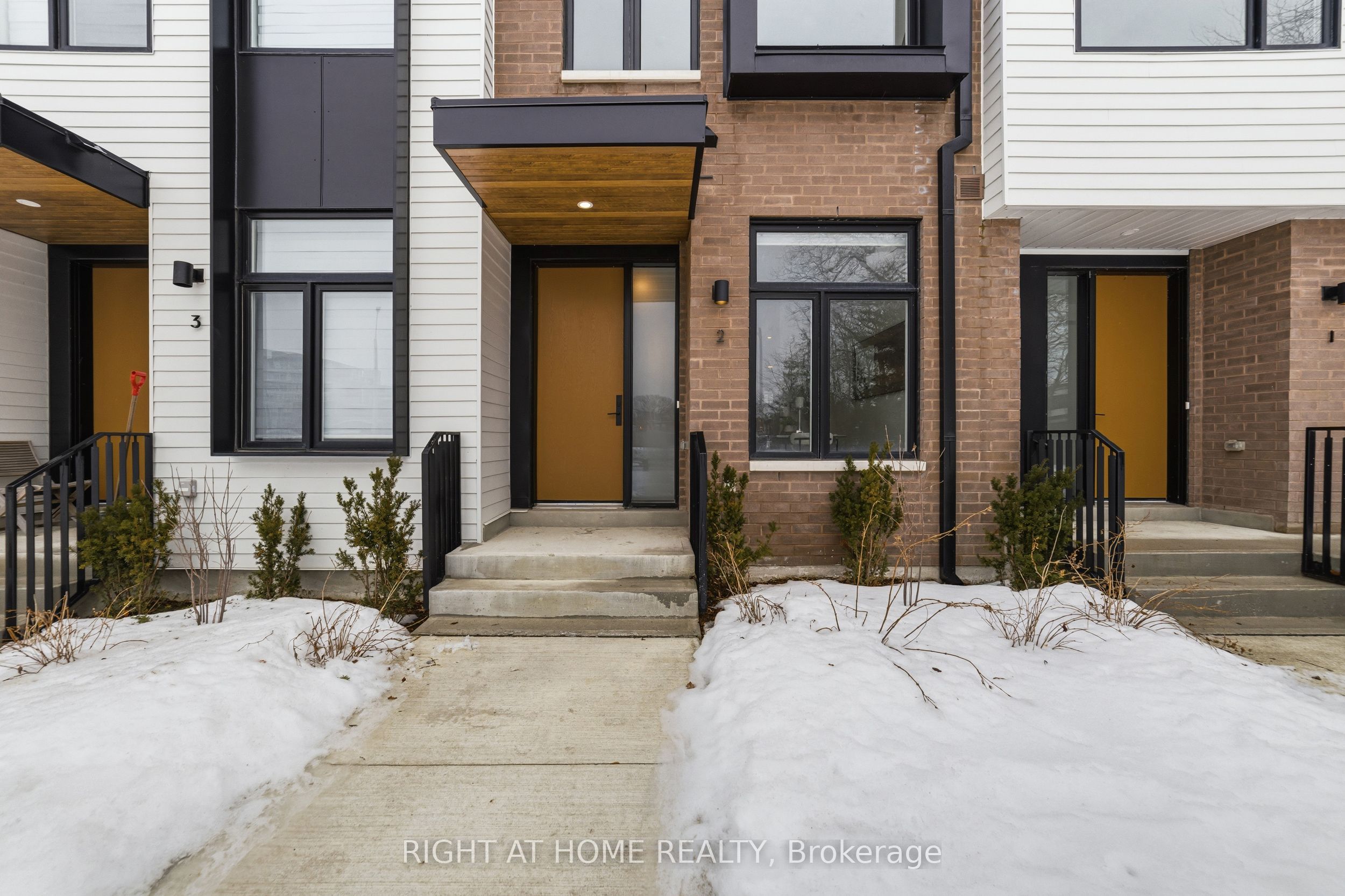 Additional image 3 of 2-10 Lou Parsons Way, Mississauga, ON, L5H 0B2