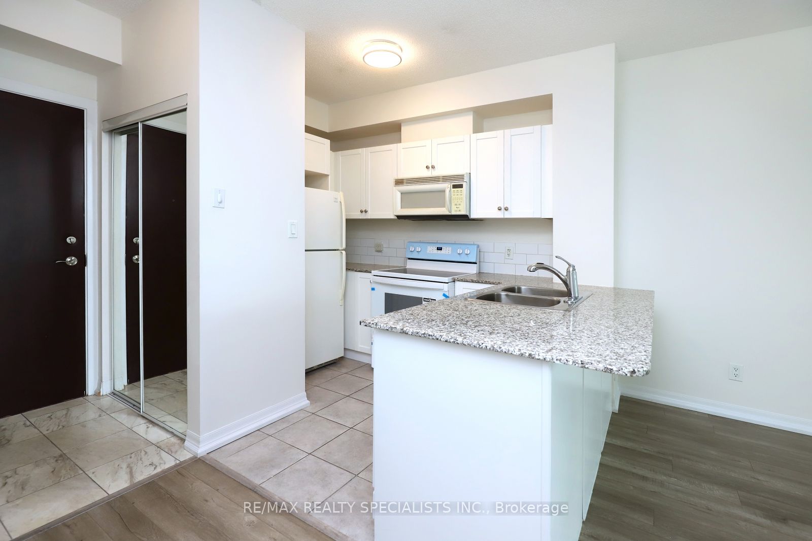 Additional image 5 of 508-1359 Rathburn Road E, Mississauga, ON, L4W 5P7