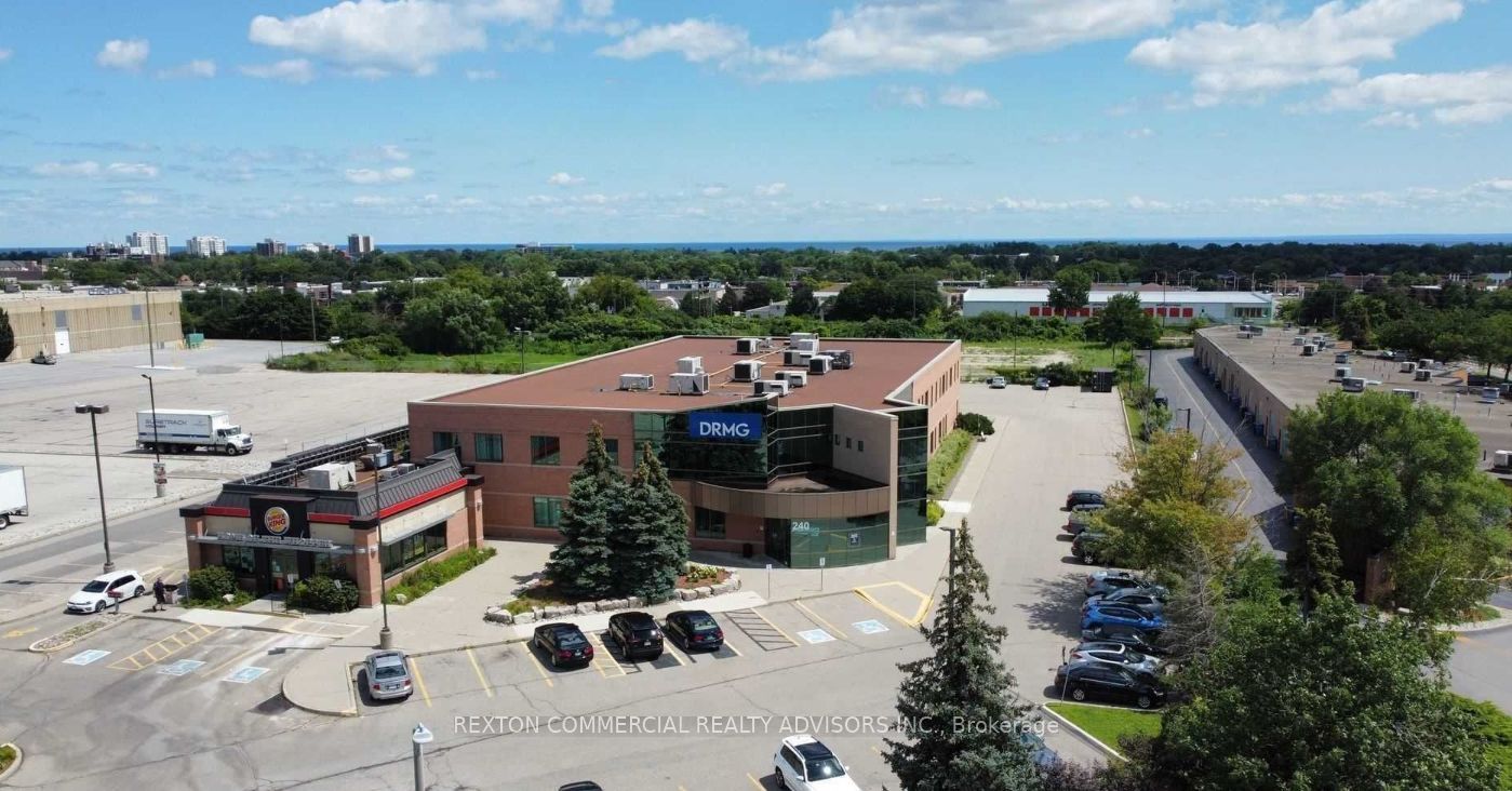104-240 Wyecroft Road, Oakville, ON, L6K 2G7
