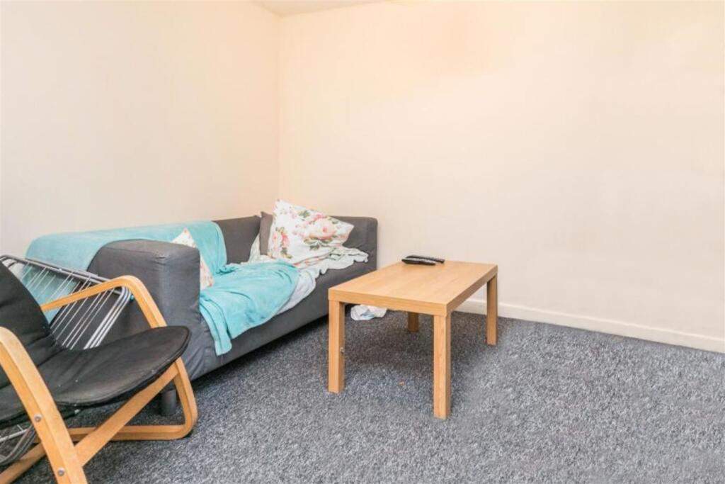 Apartment 16, The Brook photo 3