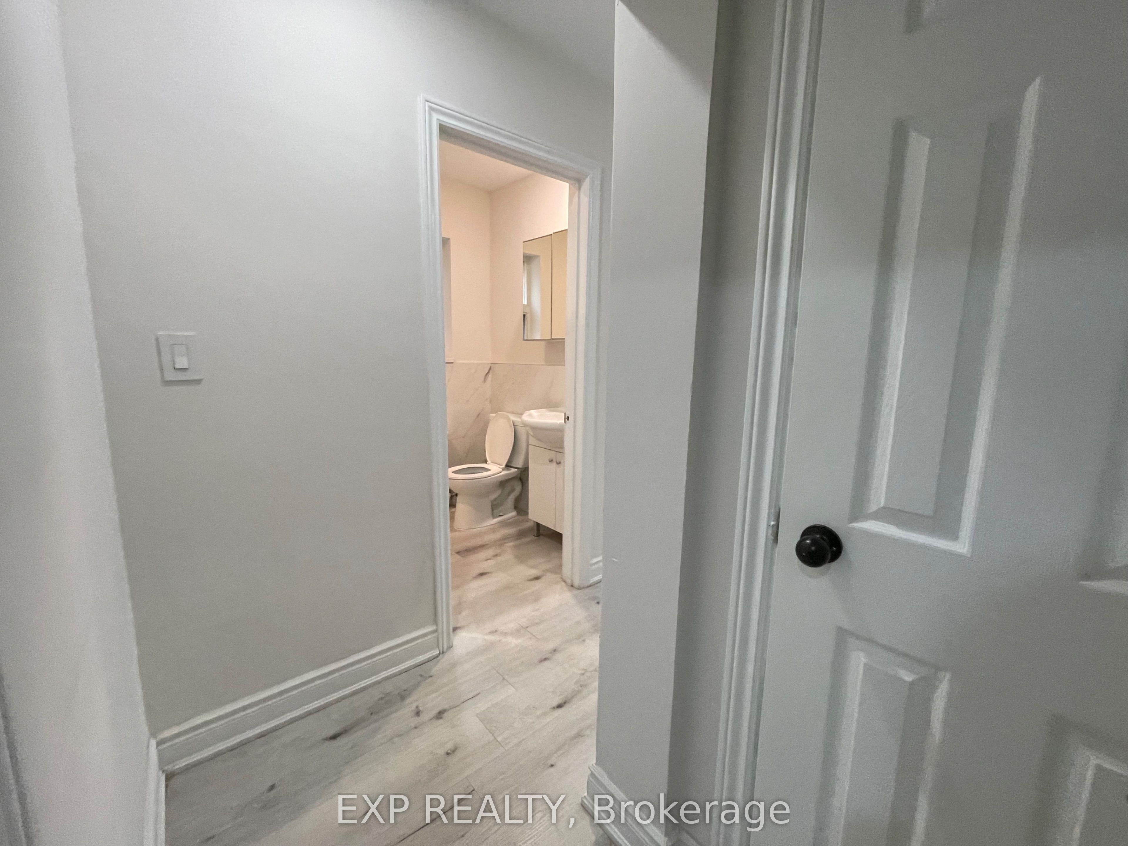 Additional image 3 of 1-259 Lakeshore Road E, Mississauga, ON, L5G 1G8