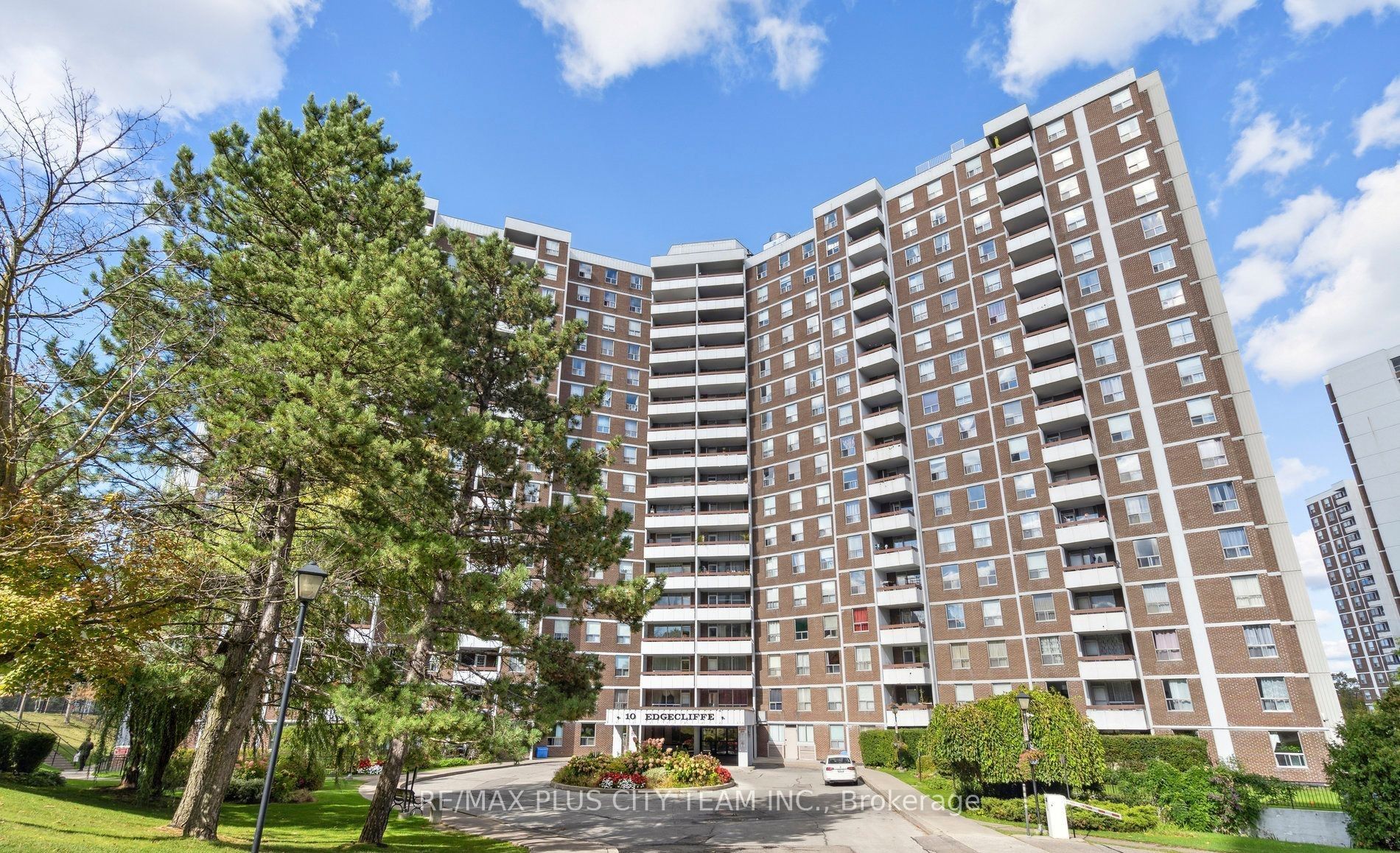 909-10 Edgecliff Golfway, Toronto, ON, M3C 3A3