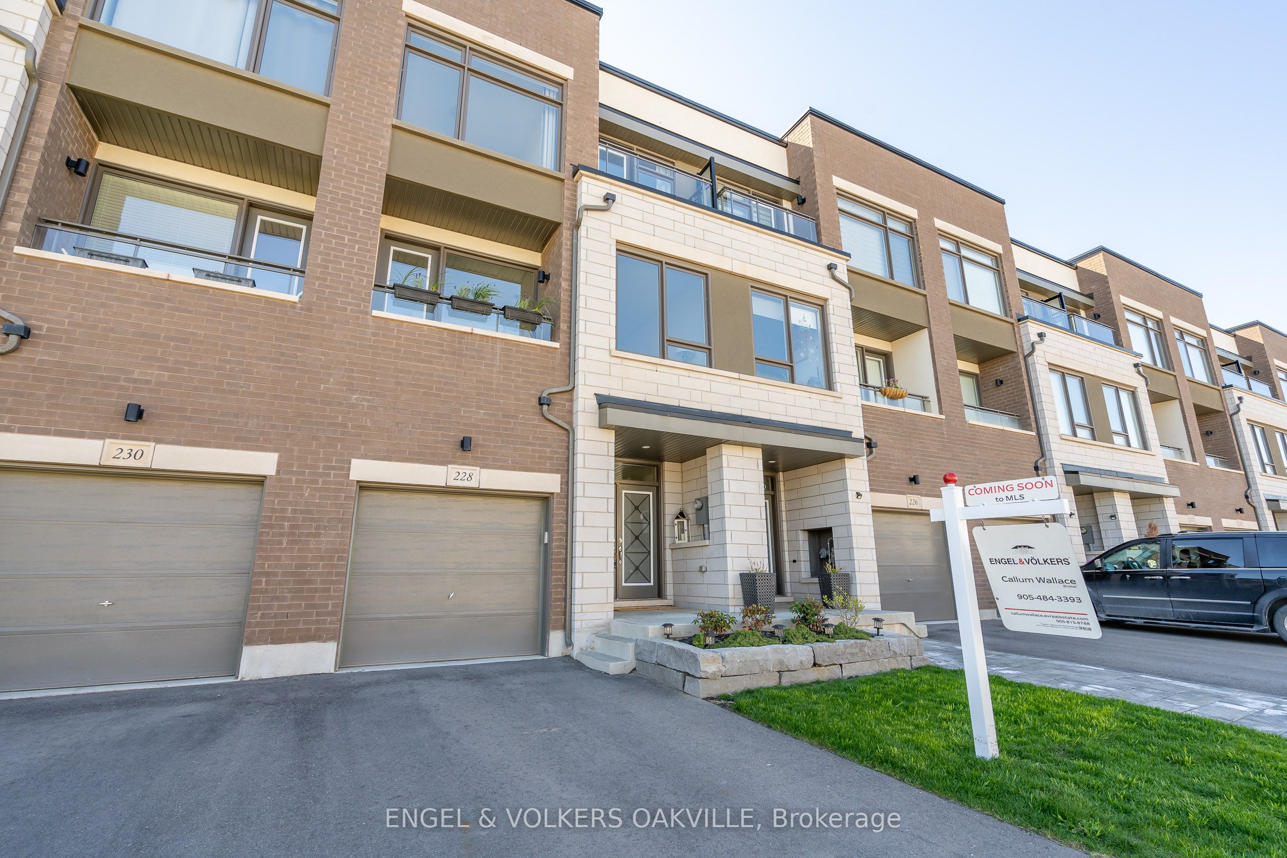 228 Wheat Boom Drive, Oakville, ON, L6H 0P4