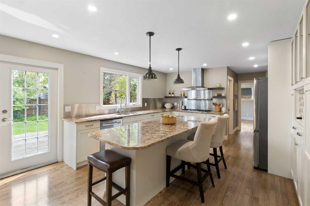 Additional image 4 of 152 Lake Mead Crescent SE, Calgary, AB, T2J 4A1