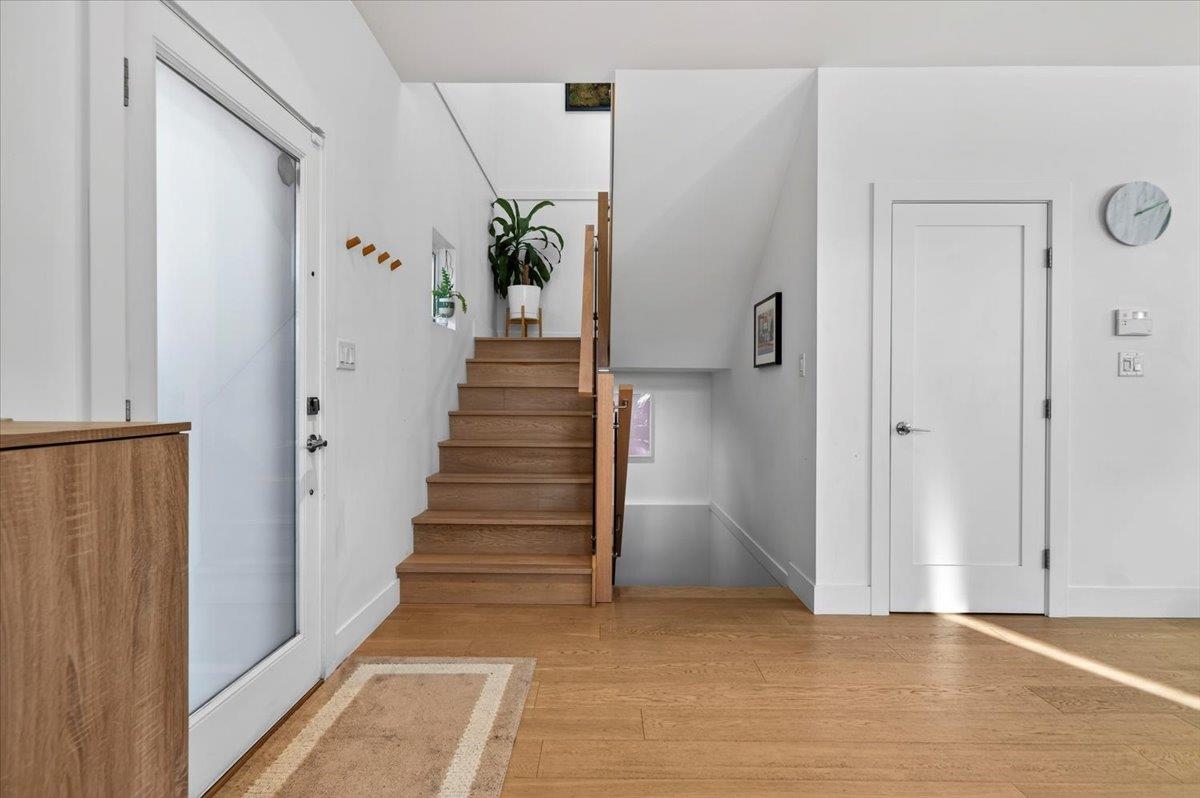 Additional image 2 of 2-252 19th Street E, North Vancouver, BC, V7L 2Z2