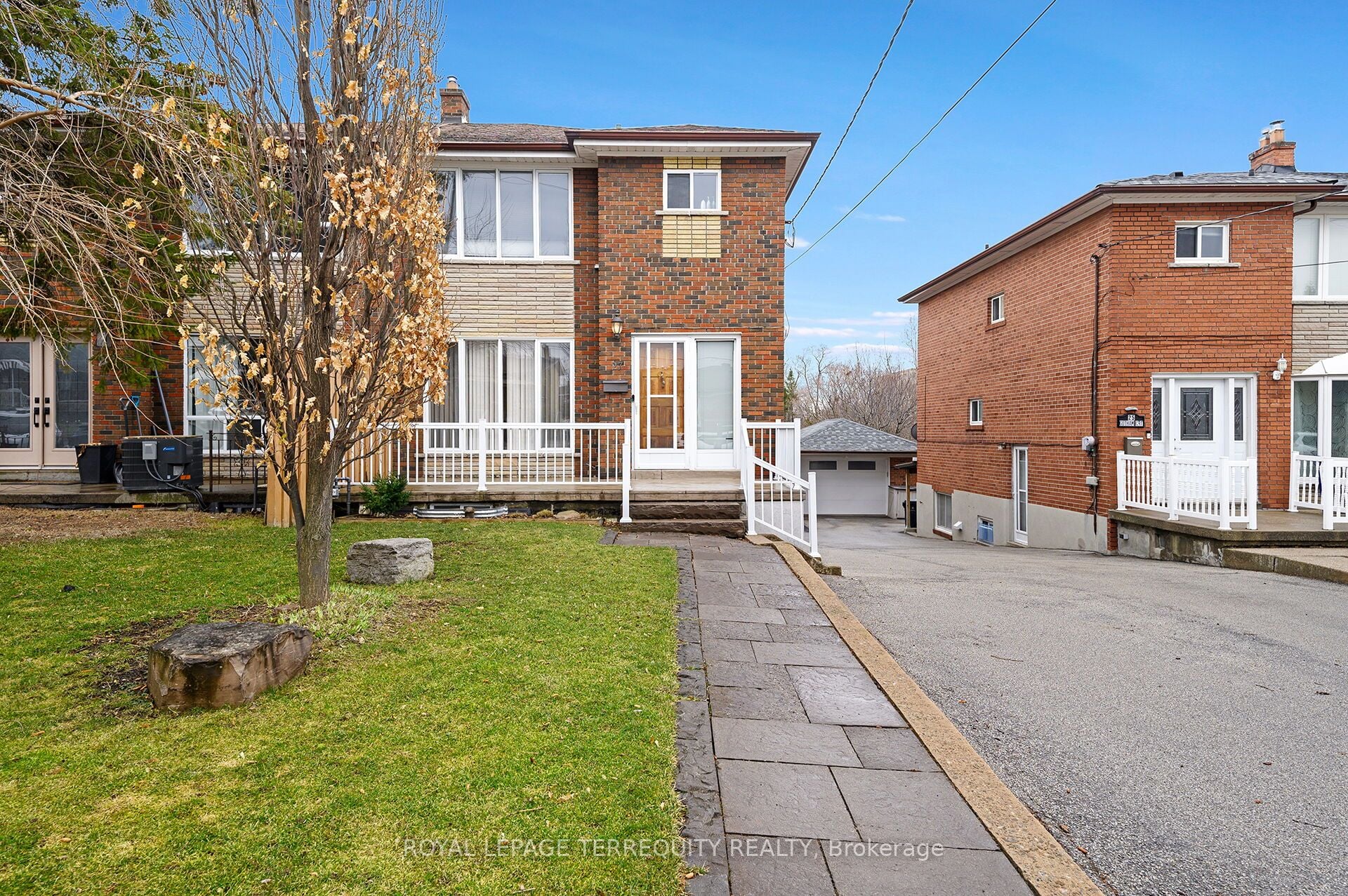 27 Gotham Court, Toronto, ON, M6M 2N9