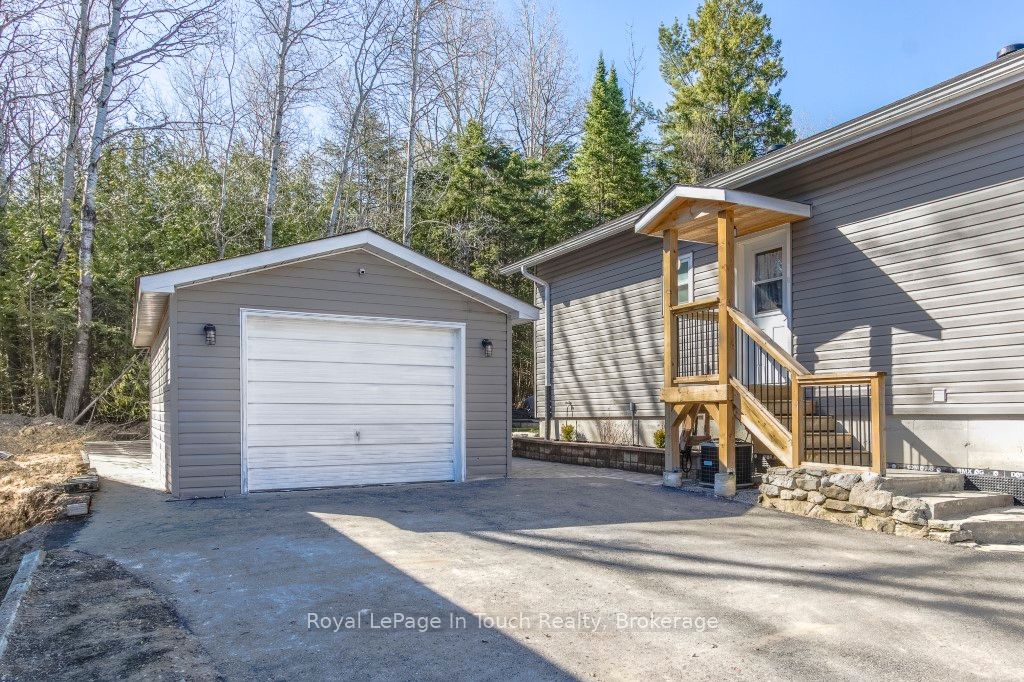 31 Earldom Boulevard, Tay, ON, L0K 1R0 photo 2