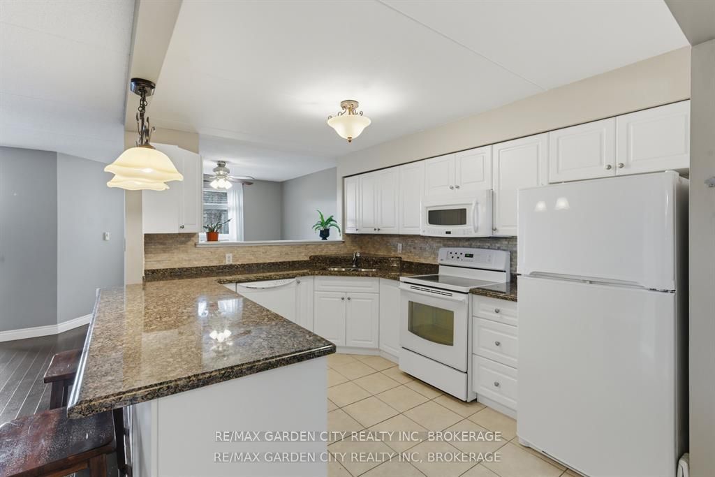 230-4658 Drummond Road, Niagara Falls, ON, L2E 7E1