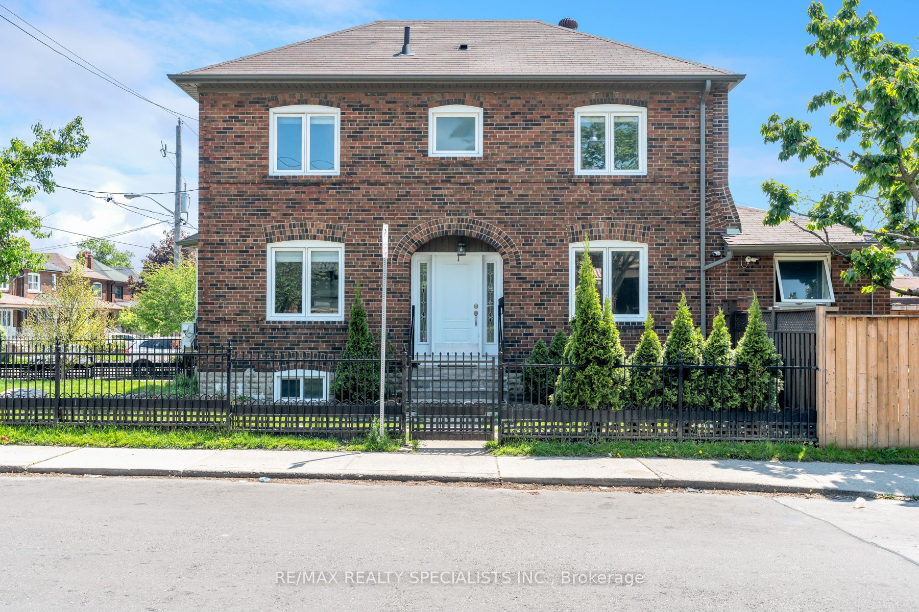 290 Westmount Avenue, Toronto, ON, M6E 3N1