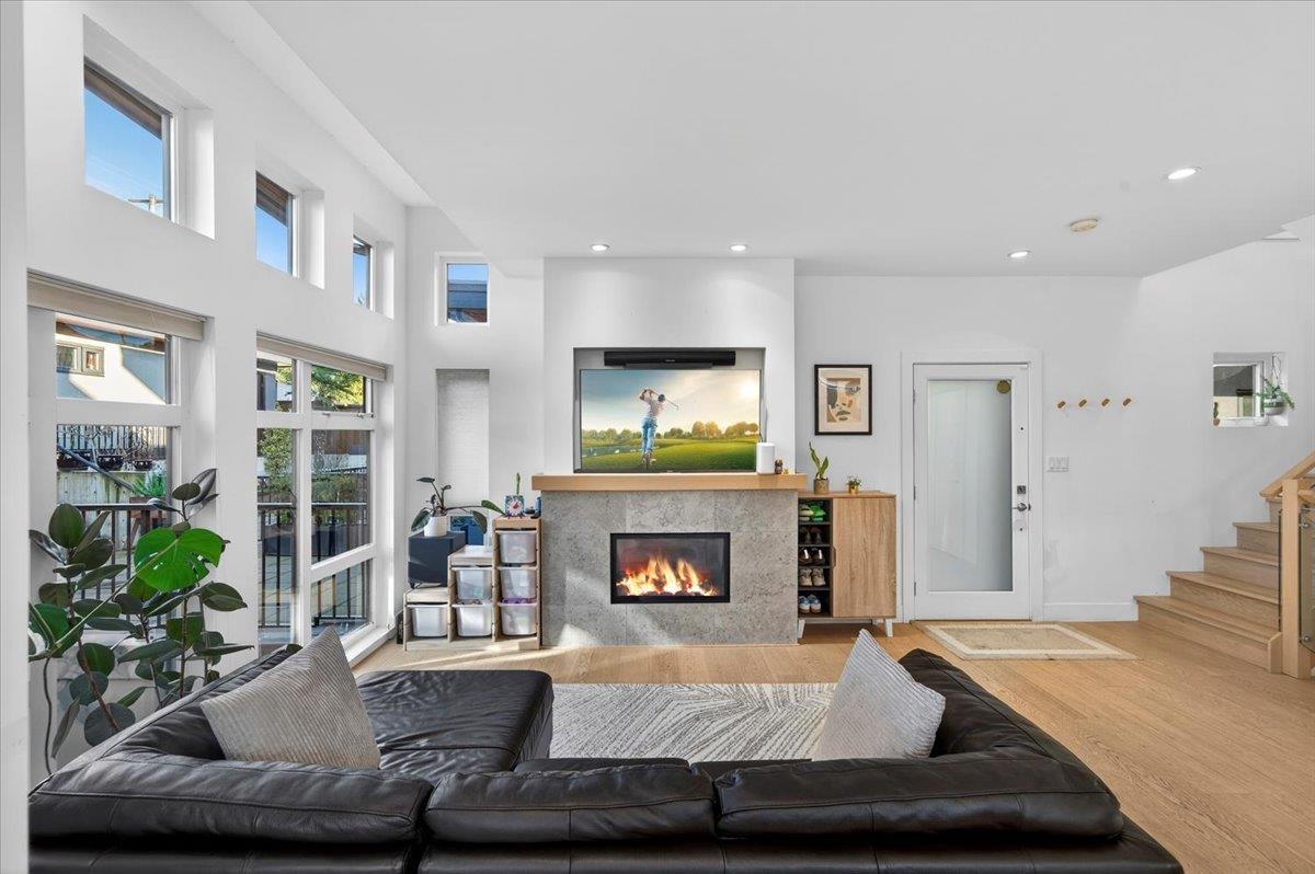 Additional image 3 of 2-252 19th Street E, North Vancouver, BC, V7L 2Z2
