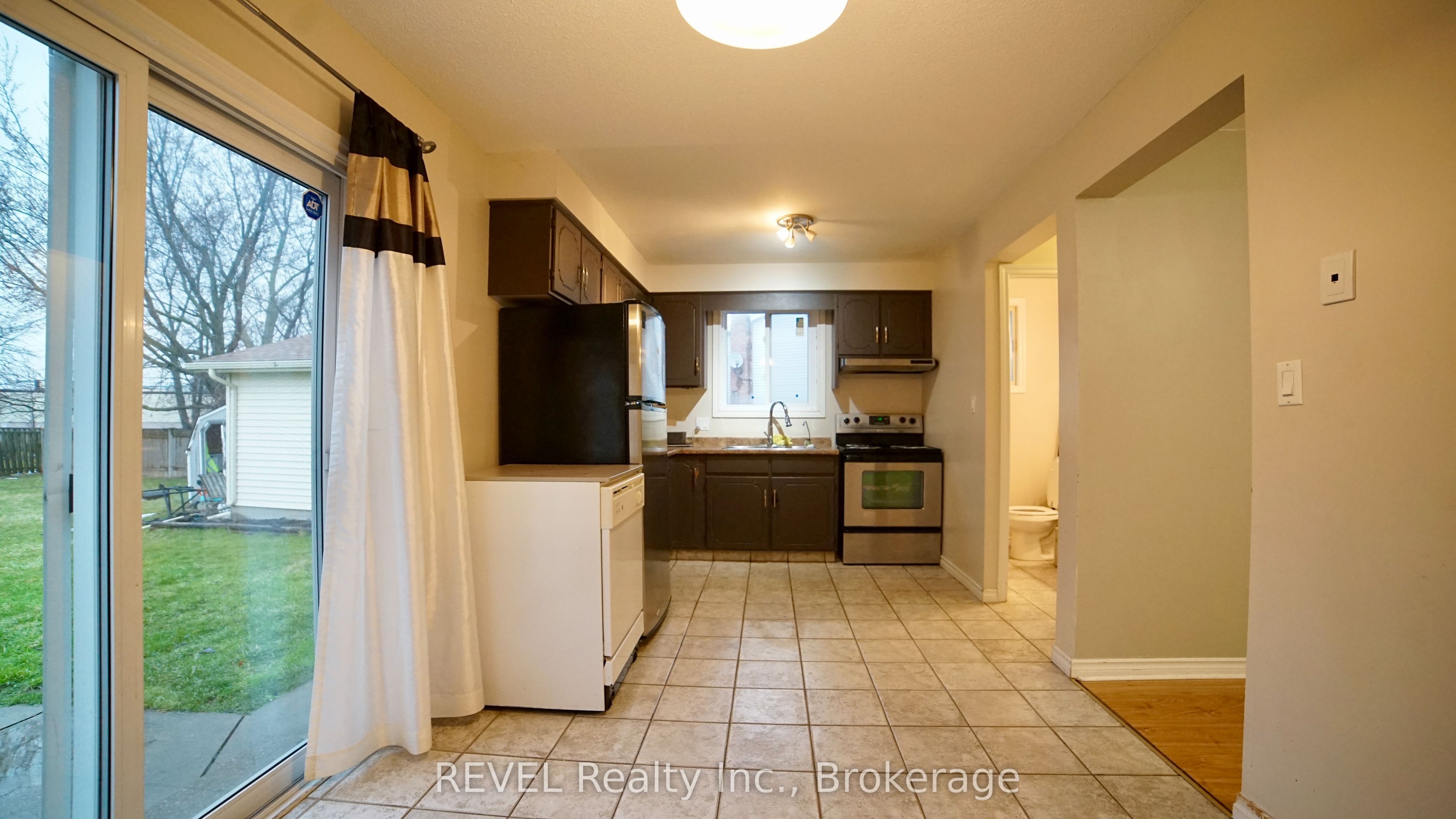 32 Vintage Crescent, St. Catharines, ON, L2S 3C3