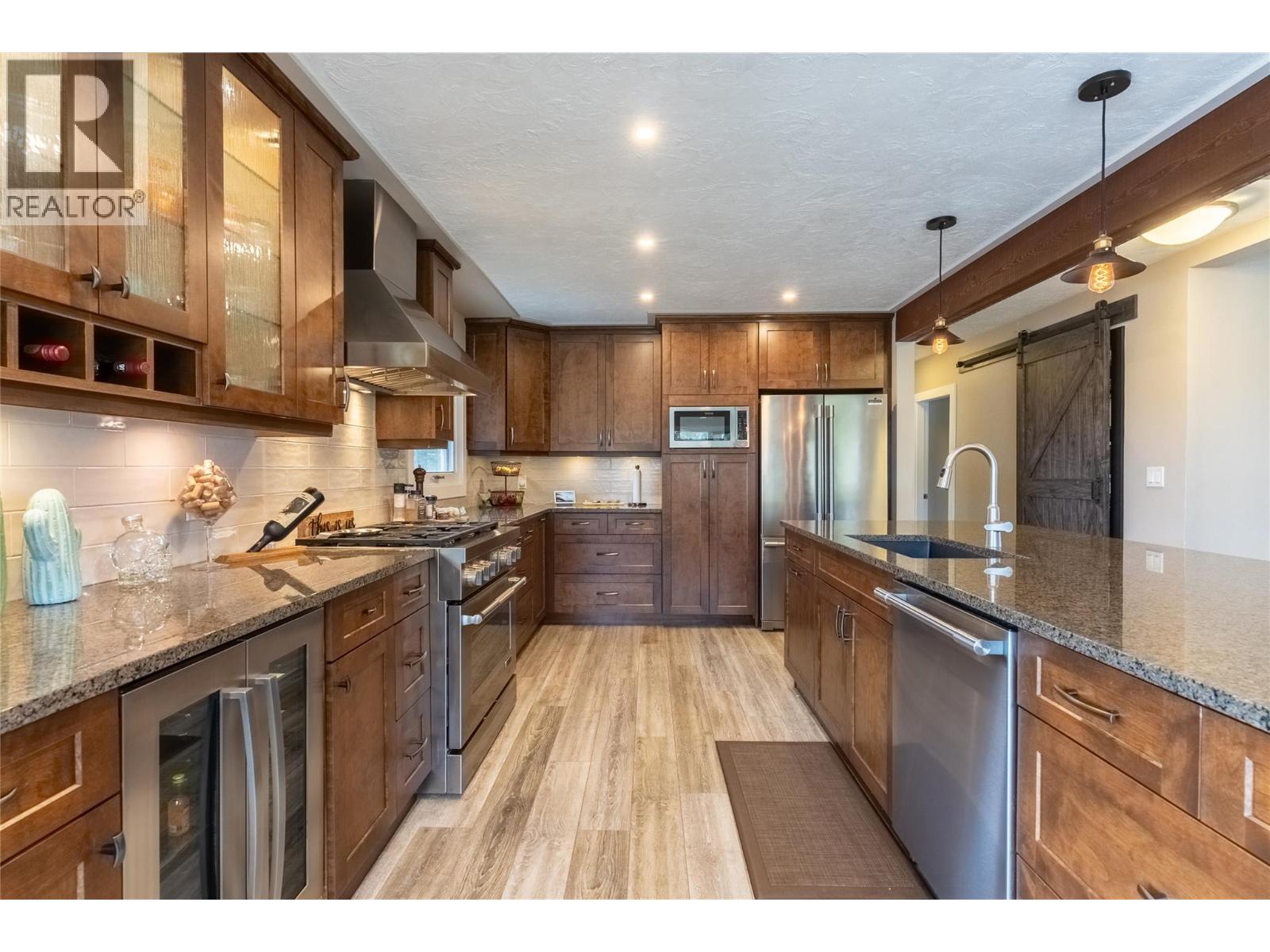 Additional image 3 of 725 Yates Road, Kamloops, BC, V2B6E1