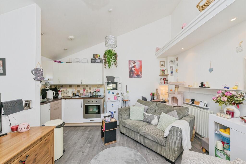 Yatesbury Avenue, BIRMINGHAM photo 3