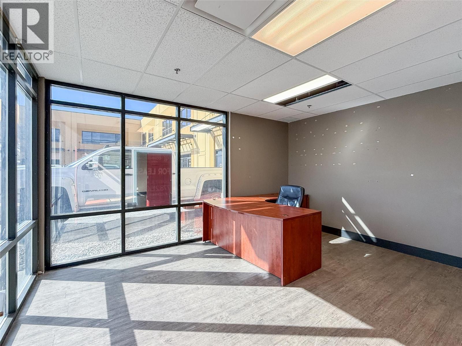 109B-140 Commercial Drive, Kelowna, BC, V1Y9K3 photo 2