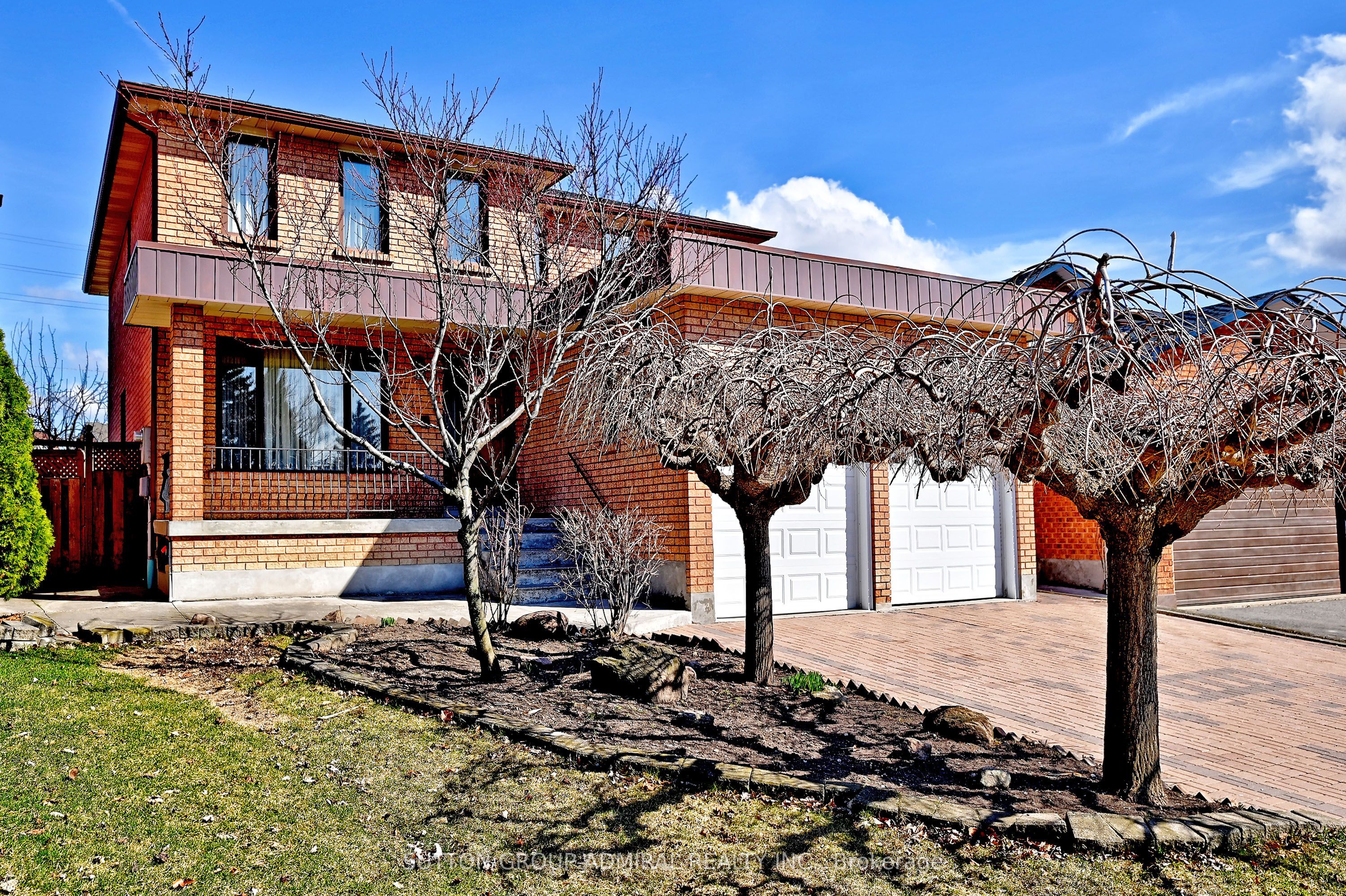 45 Royal Garden Boulevard, Vaughan, ON, L4L 7C4
