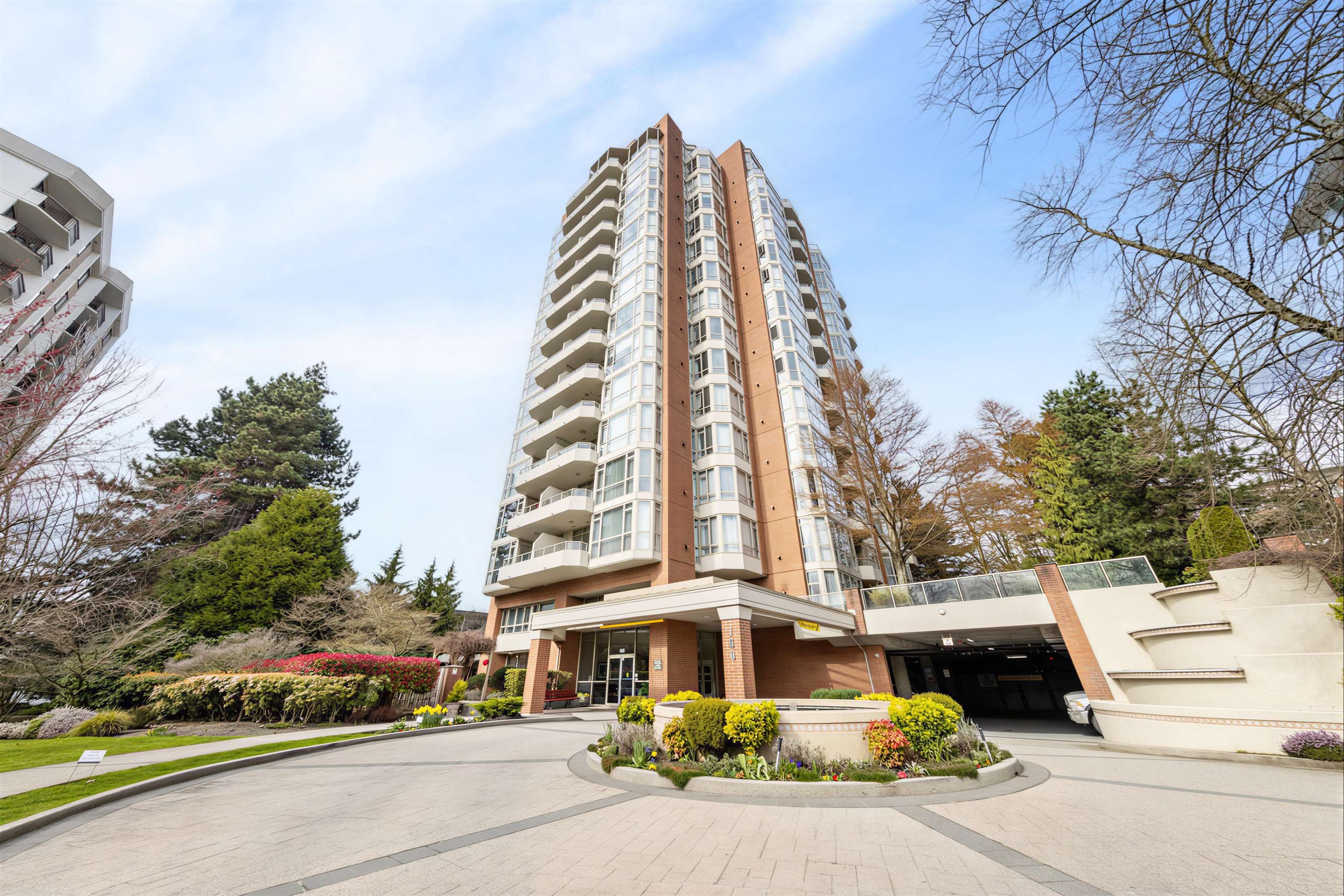 304-160 Keith Road W, North Vancouver, BC, V7M 3M2