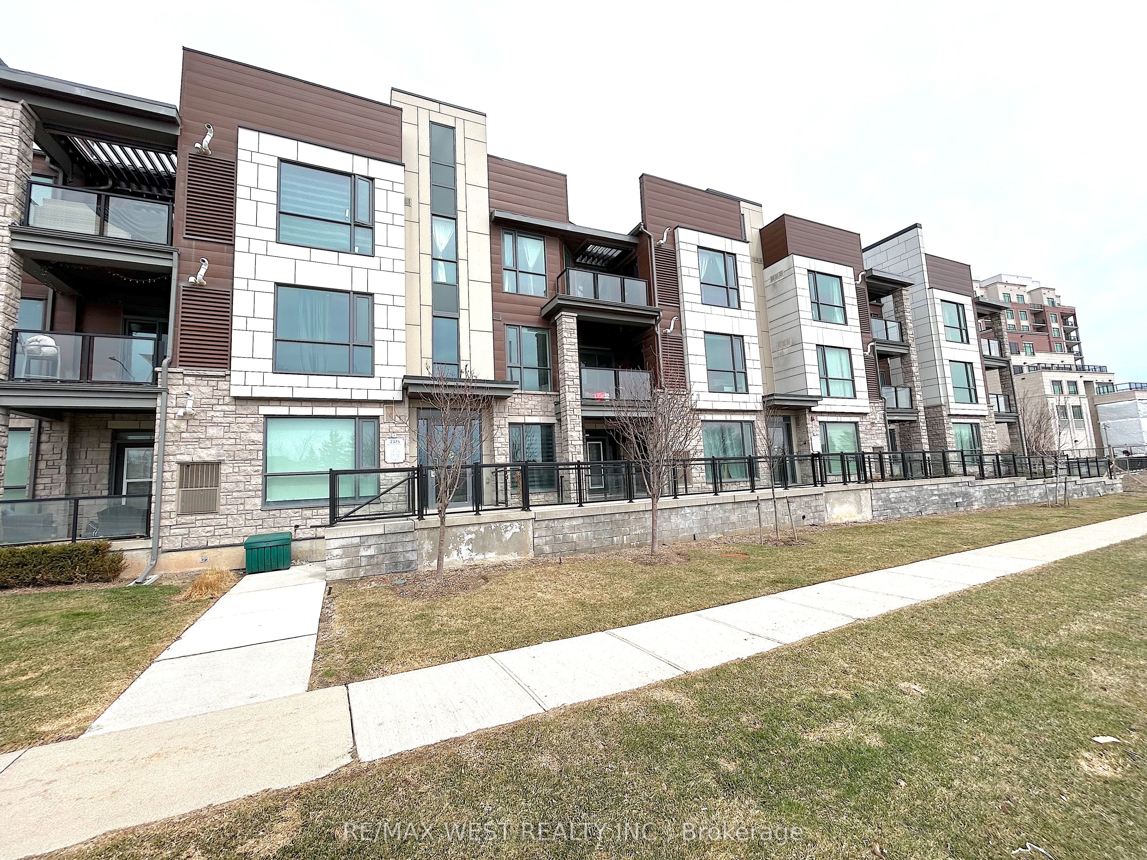 309-2375 Bronte Road, Oakville, ON, L6M 1P5