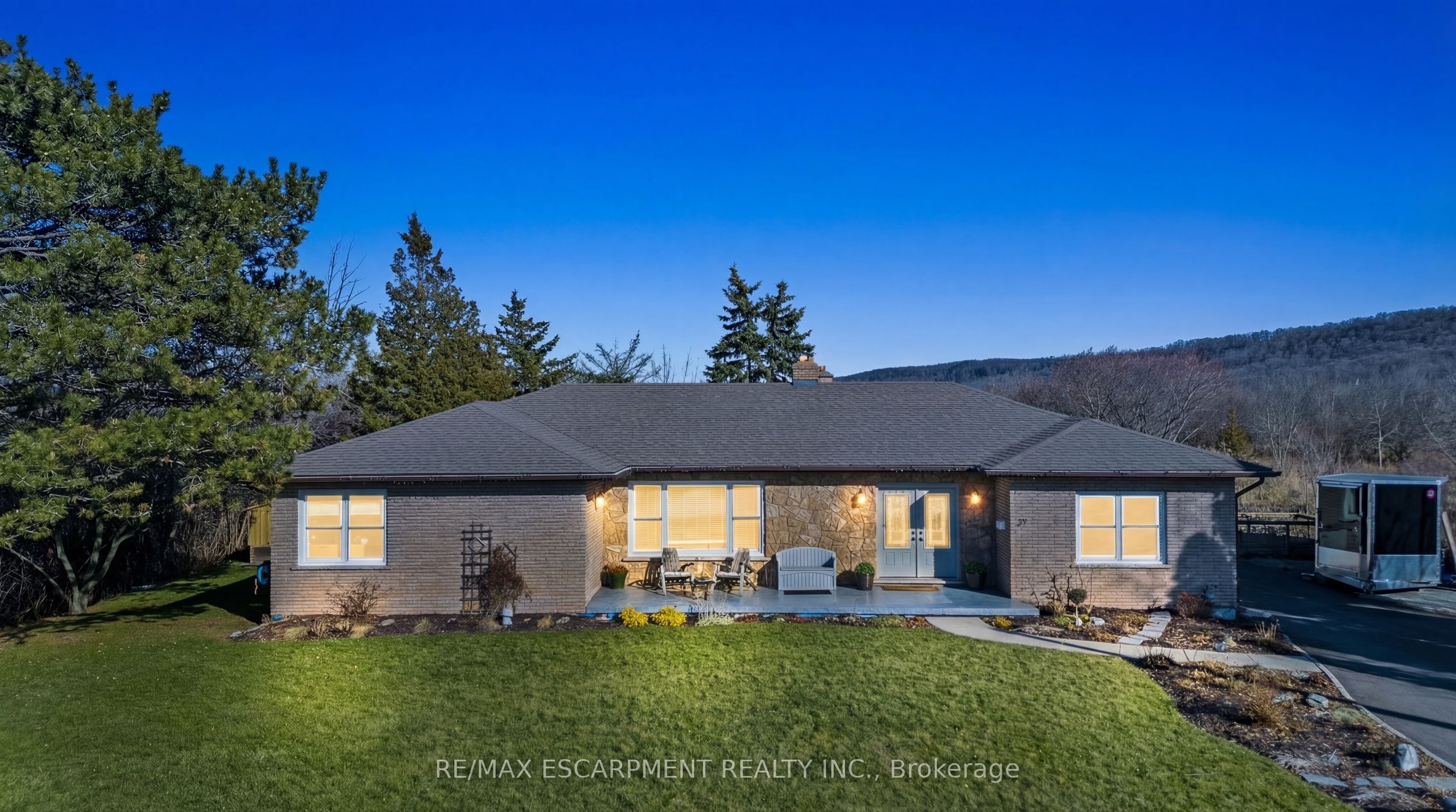27 Cline Mountain Road S, Grimsby, ON, L3M 4B4