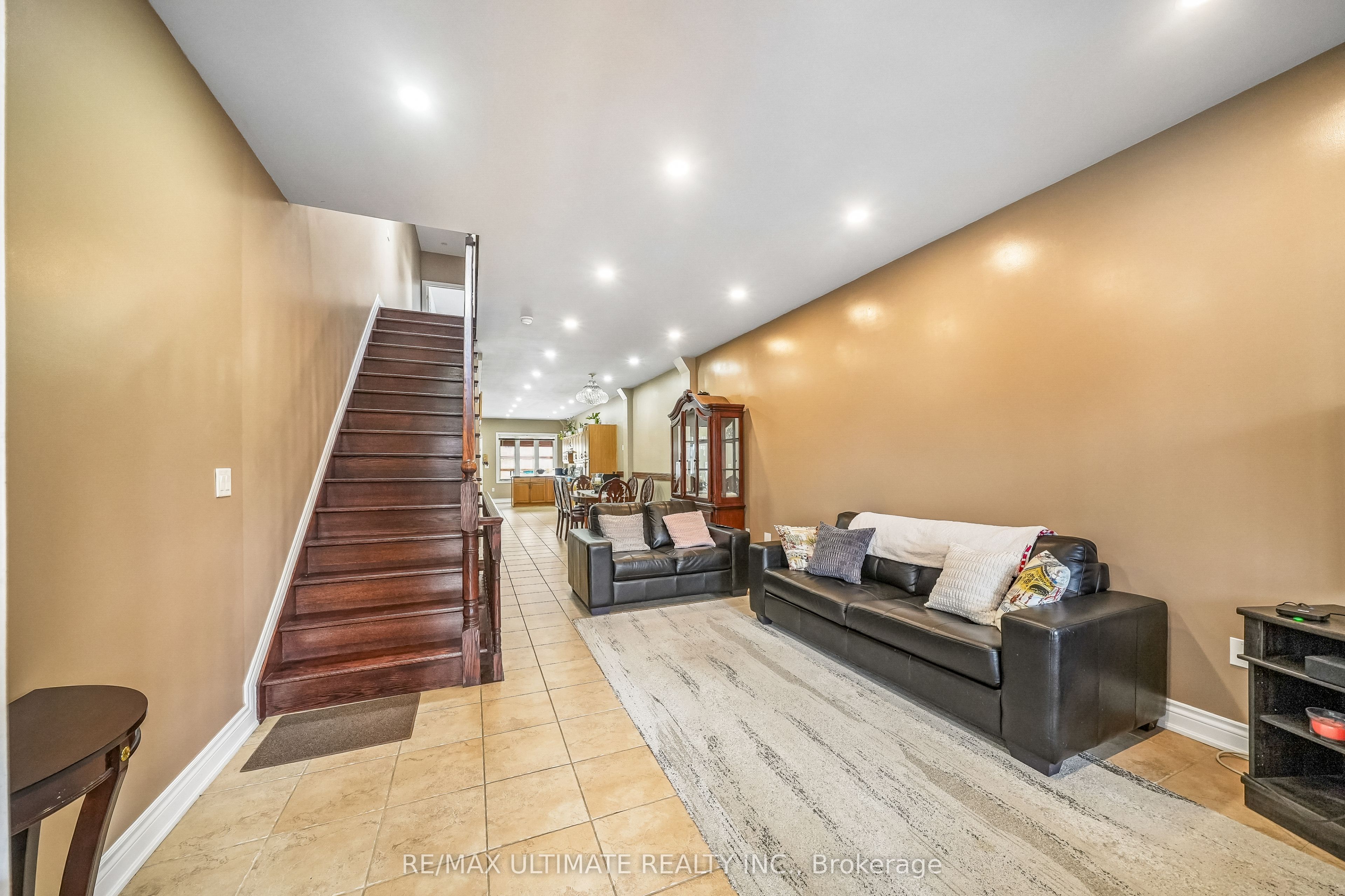 Additional image 3 of 227 Earlscourt Avenue, Toronto, ON, M6E 4B4