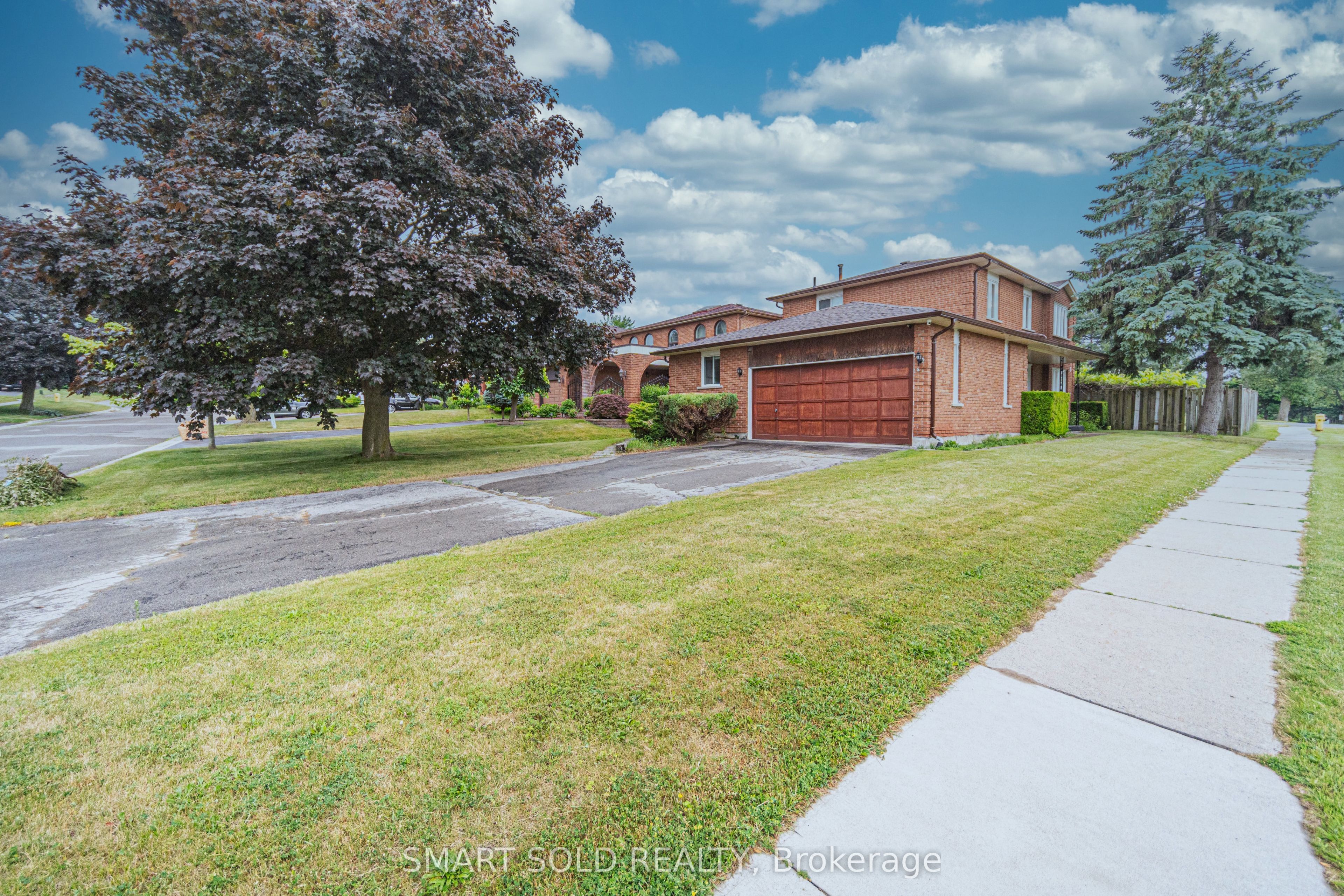 217 Waverly Street N, Oshawa, ON, L1J 7C7