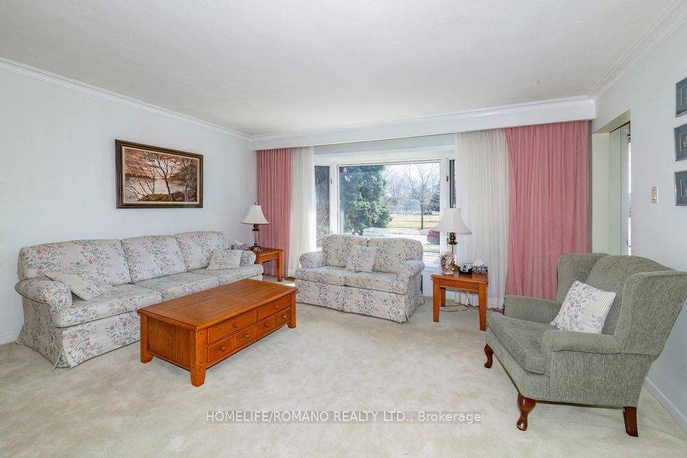 24 Densgrove Road, Toronto photo 2