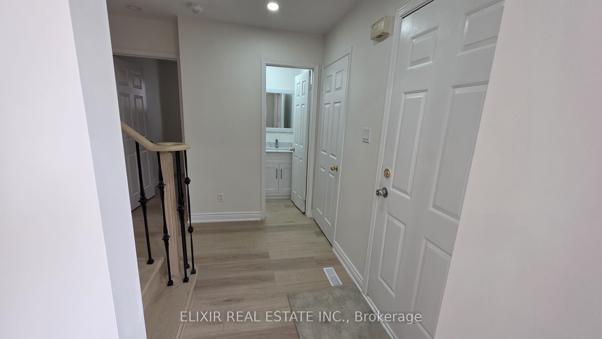 #Upper-41 Blair Crescent, Barrie, ON, L4M 5Y6 photo 3