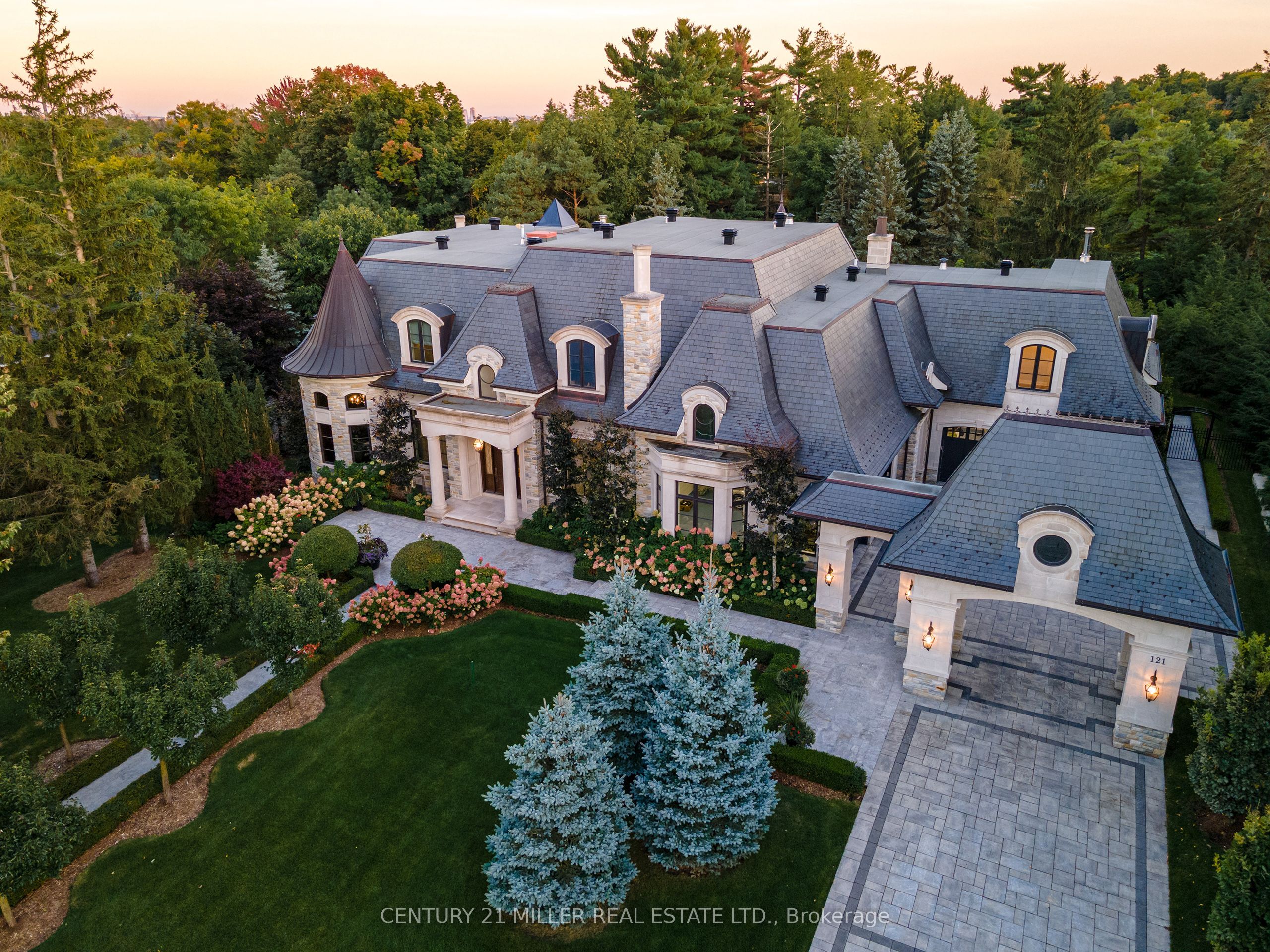 121 Rebecca Court, Vaughan, ON, L6A 1G2