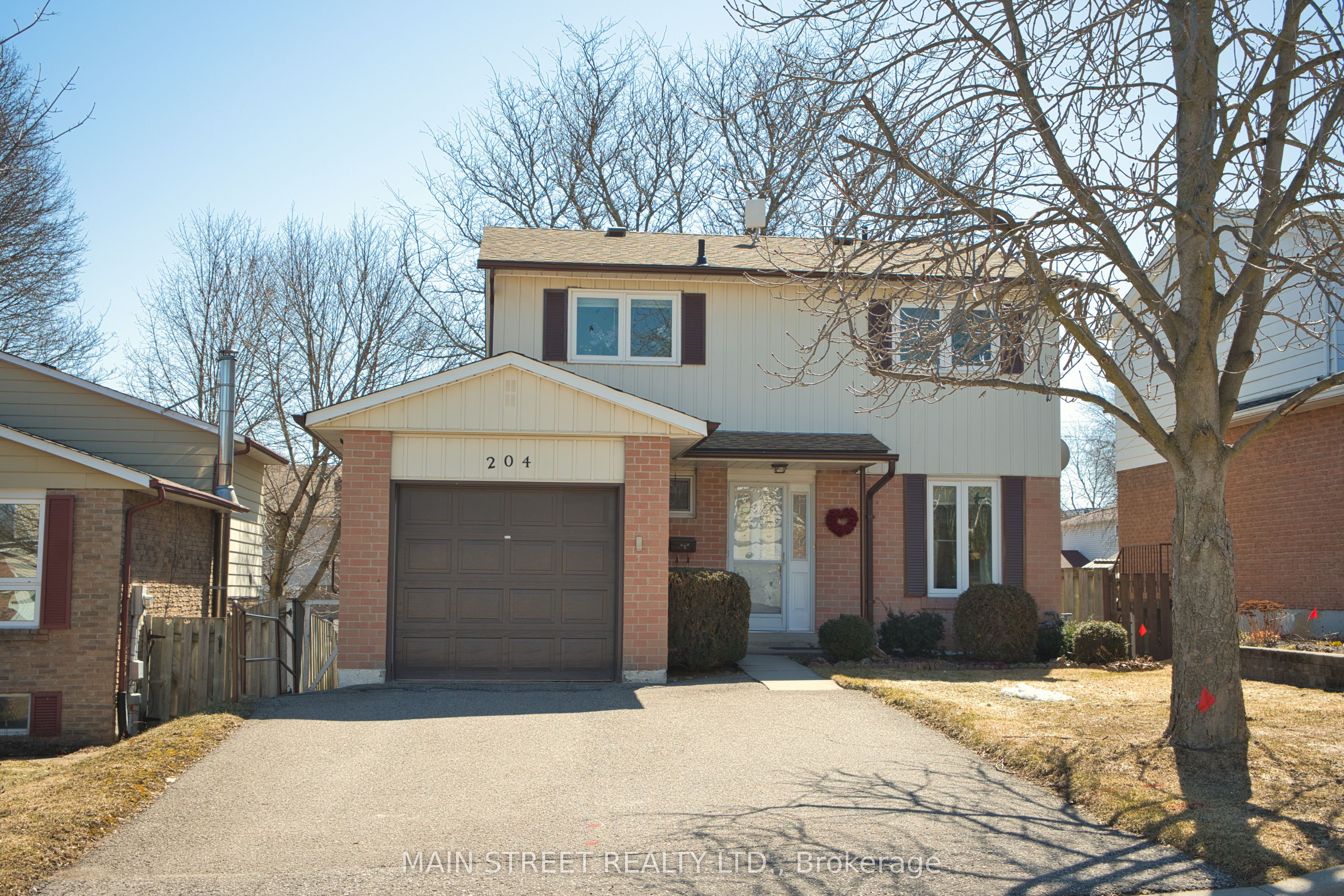 204 Robinson Drive, Newmarket, ON, L3Y 5M5