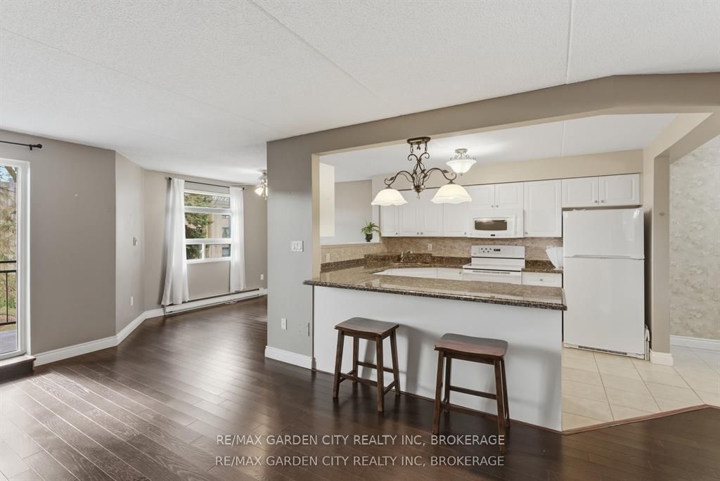 Additional image 4 of 230-4658 Drummond Road, Niagara Falls, ON, L2E 7E1