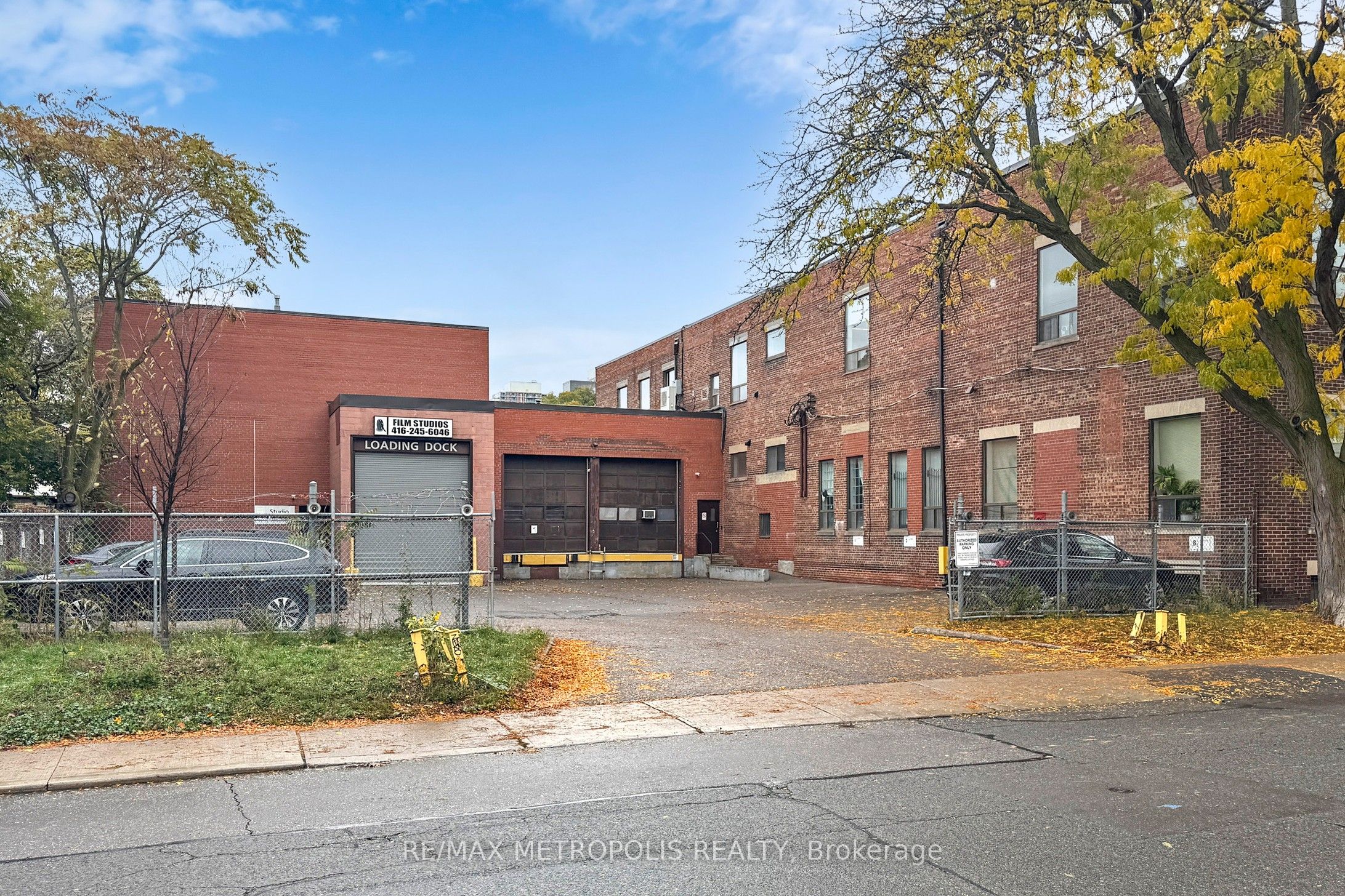Studio 1-258 Wallace Avenue, Toronto, ON, M6P 3M9