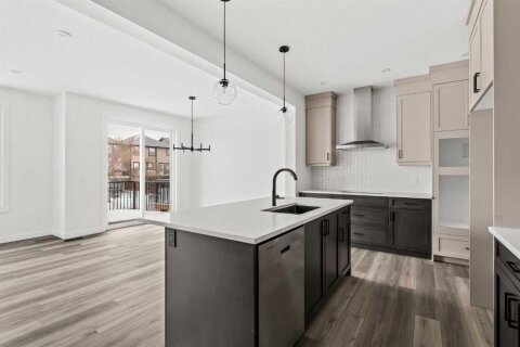 Additional image 8 of 215 Silver Spruce Grove SW, Calgary, AB, T2X 5M2