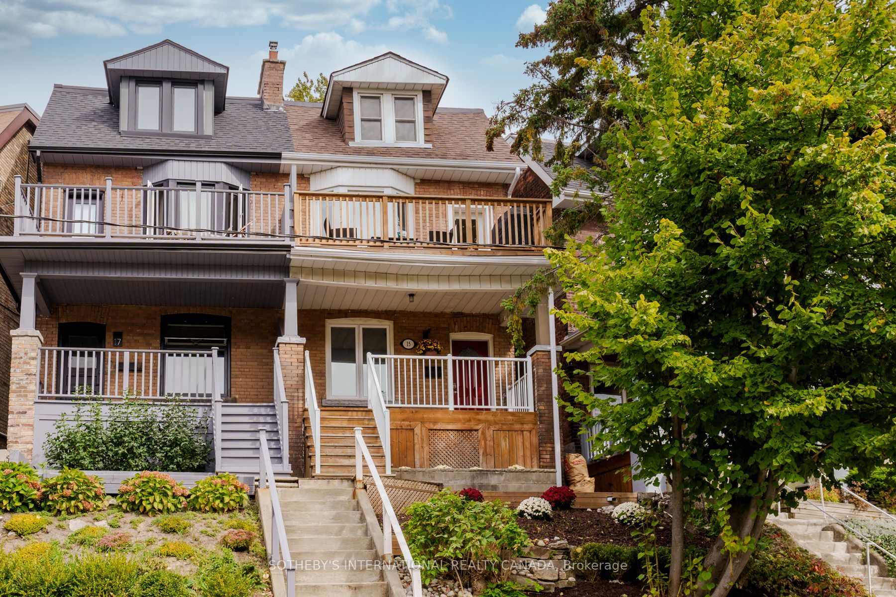 Upper-15 Indian Rd Crescent, Toronto, ON, M6P 2E9