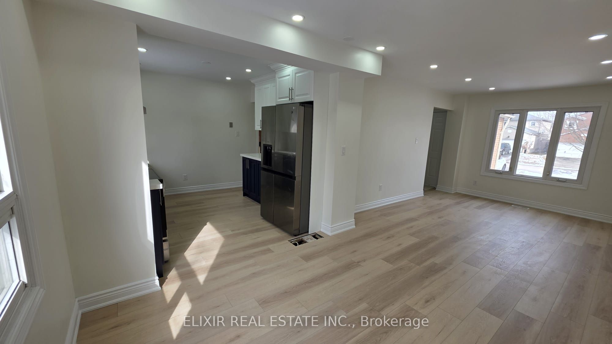 #Upper-41 Blair Crescent, Barrie, ON, L4M 5Y6 photo 4