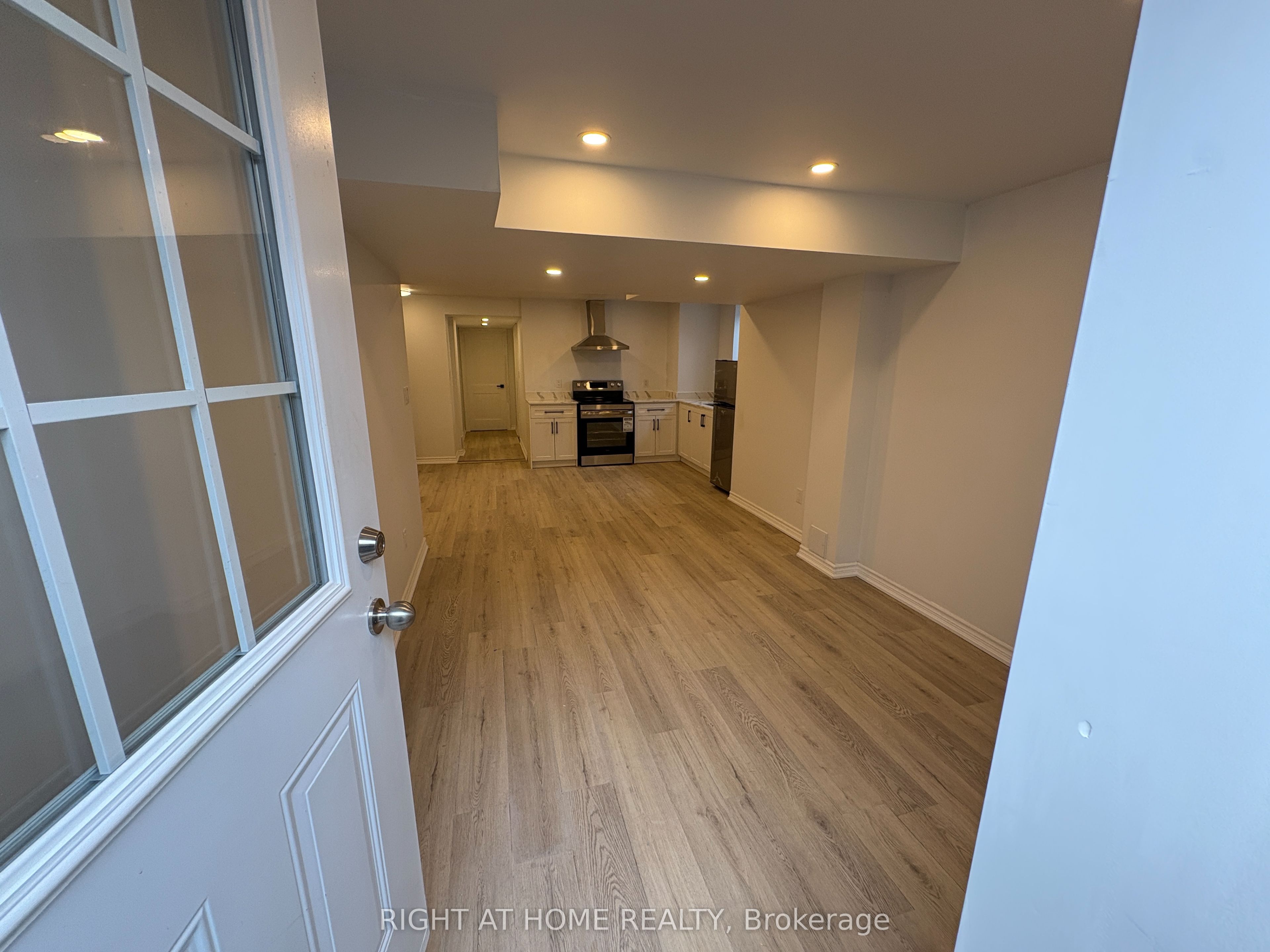 1501 Tamarck Point, Milton, ON, L9E 1P5 photo 2