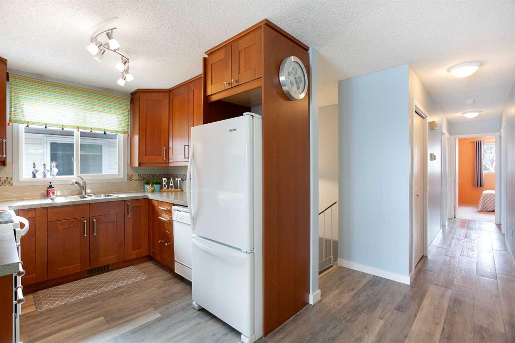 Additional image 4 of 1133 Berkley Drive NW, Calgary, AB, T2Z 4K3