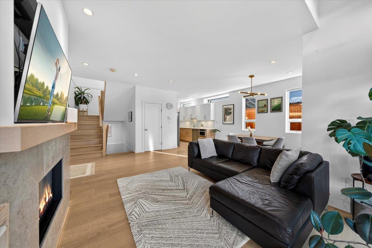 Additional image 6 of 2-252 19th Street E, North Vancouver, BC, V7L 2Z2