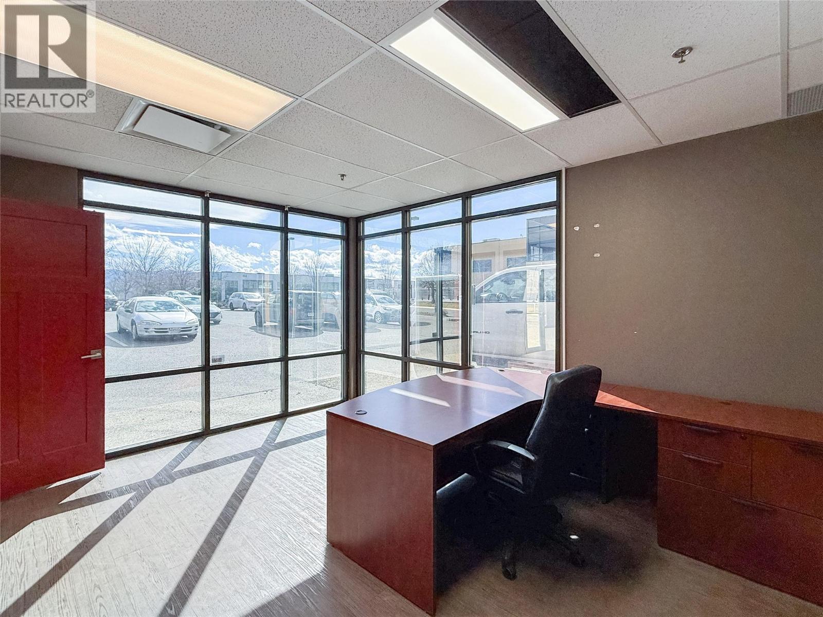 109B-140 Commercial Drive, Kelowna, BC, V1Y9K3 photo 4