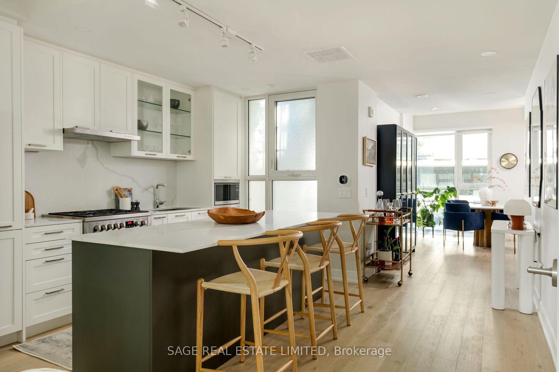 Th01-1331 Queen Street E, Toronto, ON, M4L 0B1