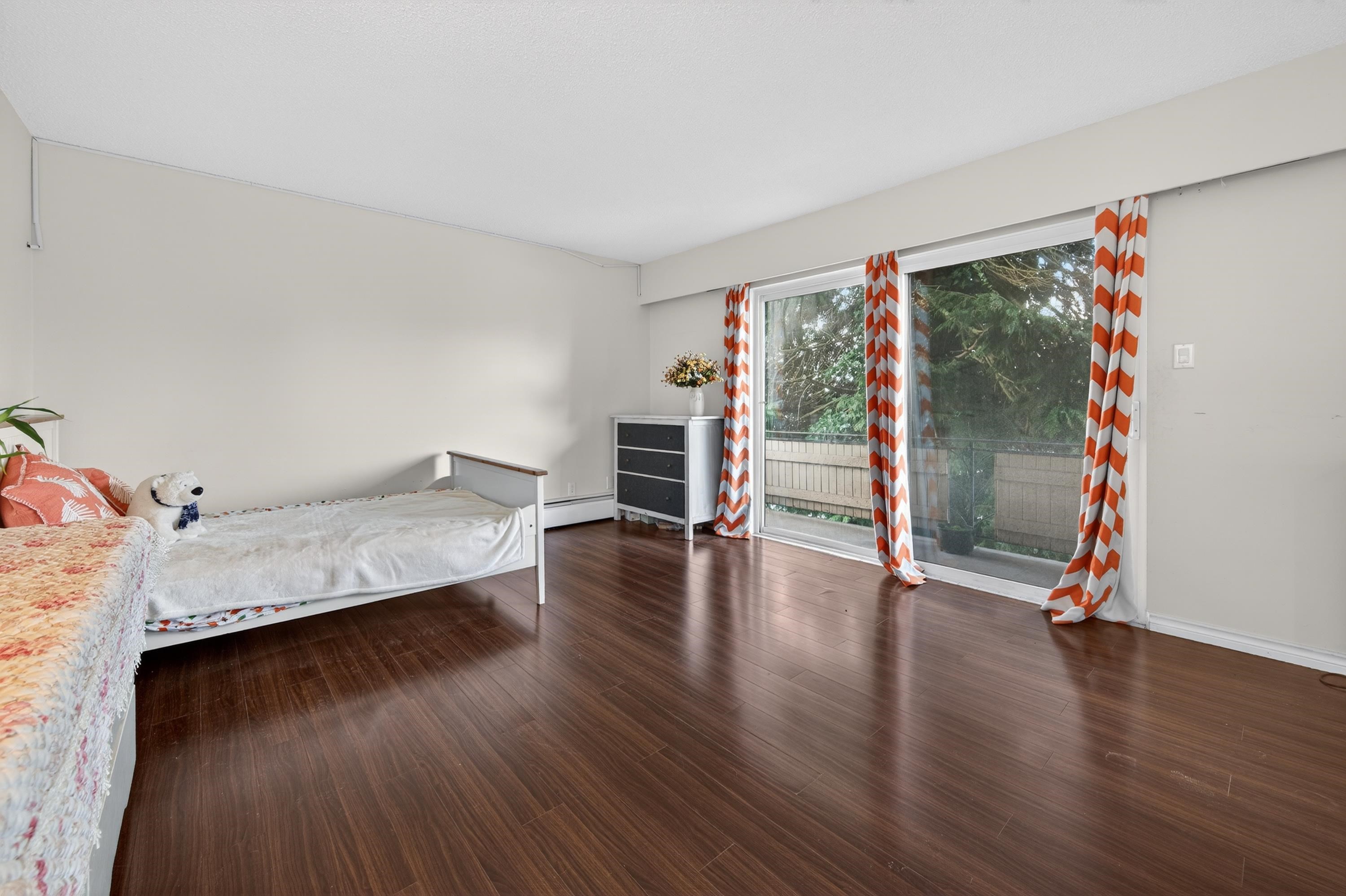 Additional image 2 of 202-4695 Imperial Street, Burnaby, BC, V5J 1B9