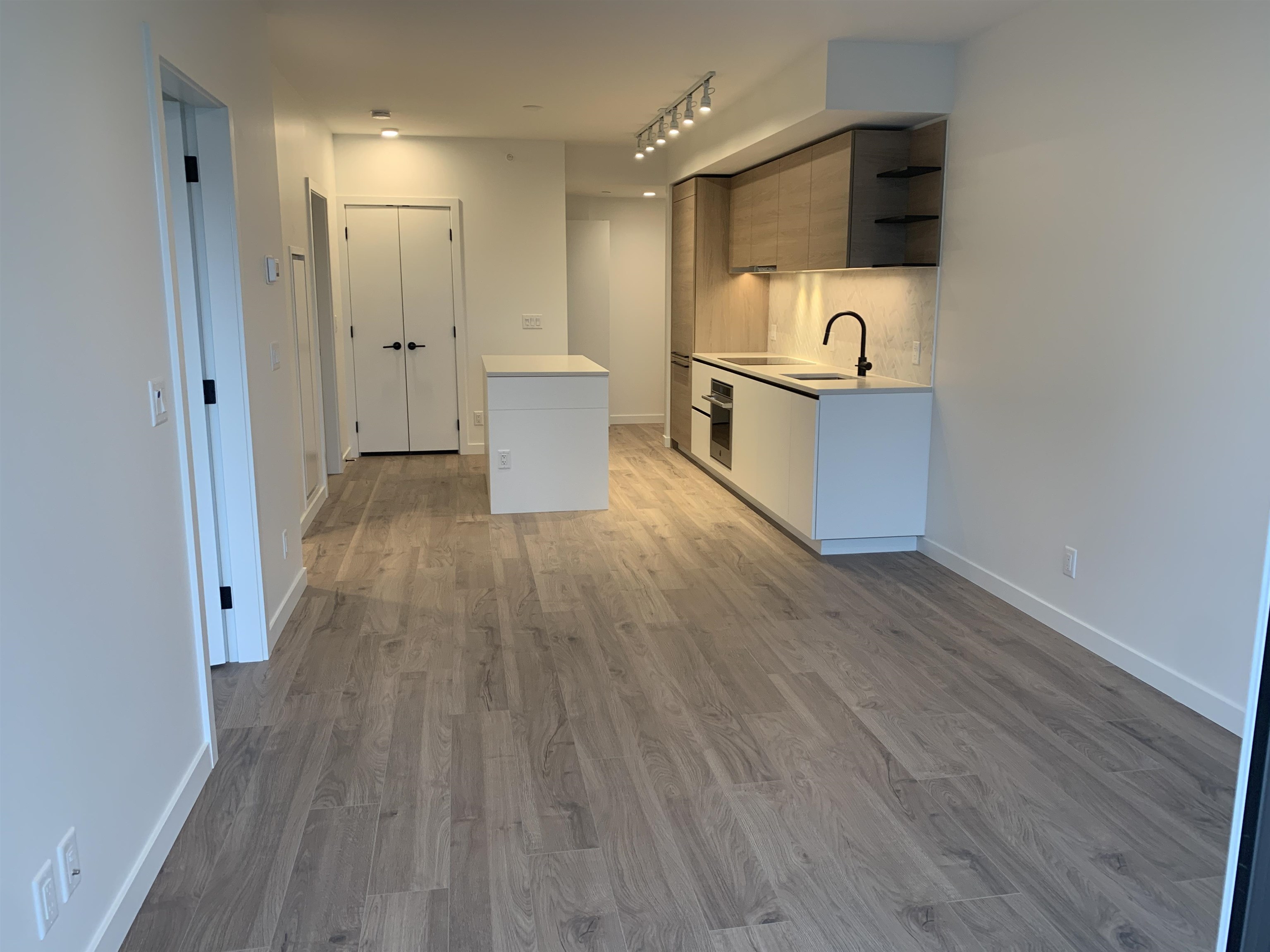 512-13428 105 Avenue, Surrey, BC, V3T 0S6
