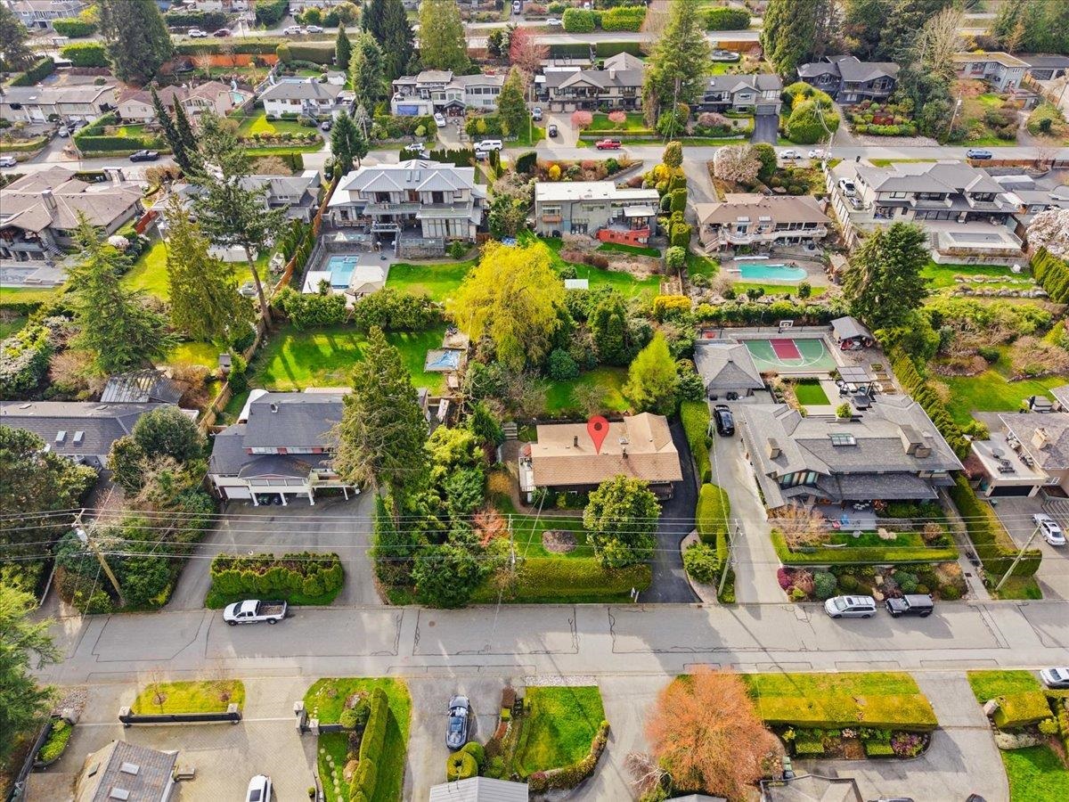 Additional image 2 of 809 Roslyn Boulevard, North Vancouver, BC, V7G 1P4