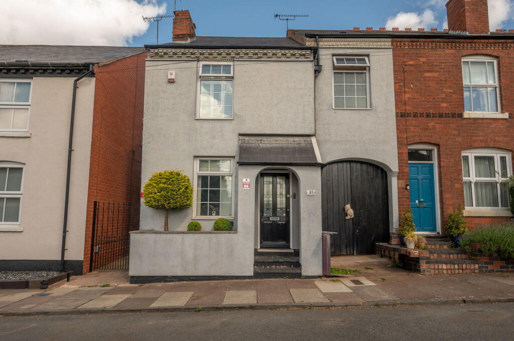 Extended home with stunning open-plan kitchen & garden room – Bissell St, Quinton, Birmingham B32 1AH