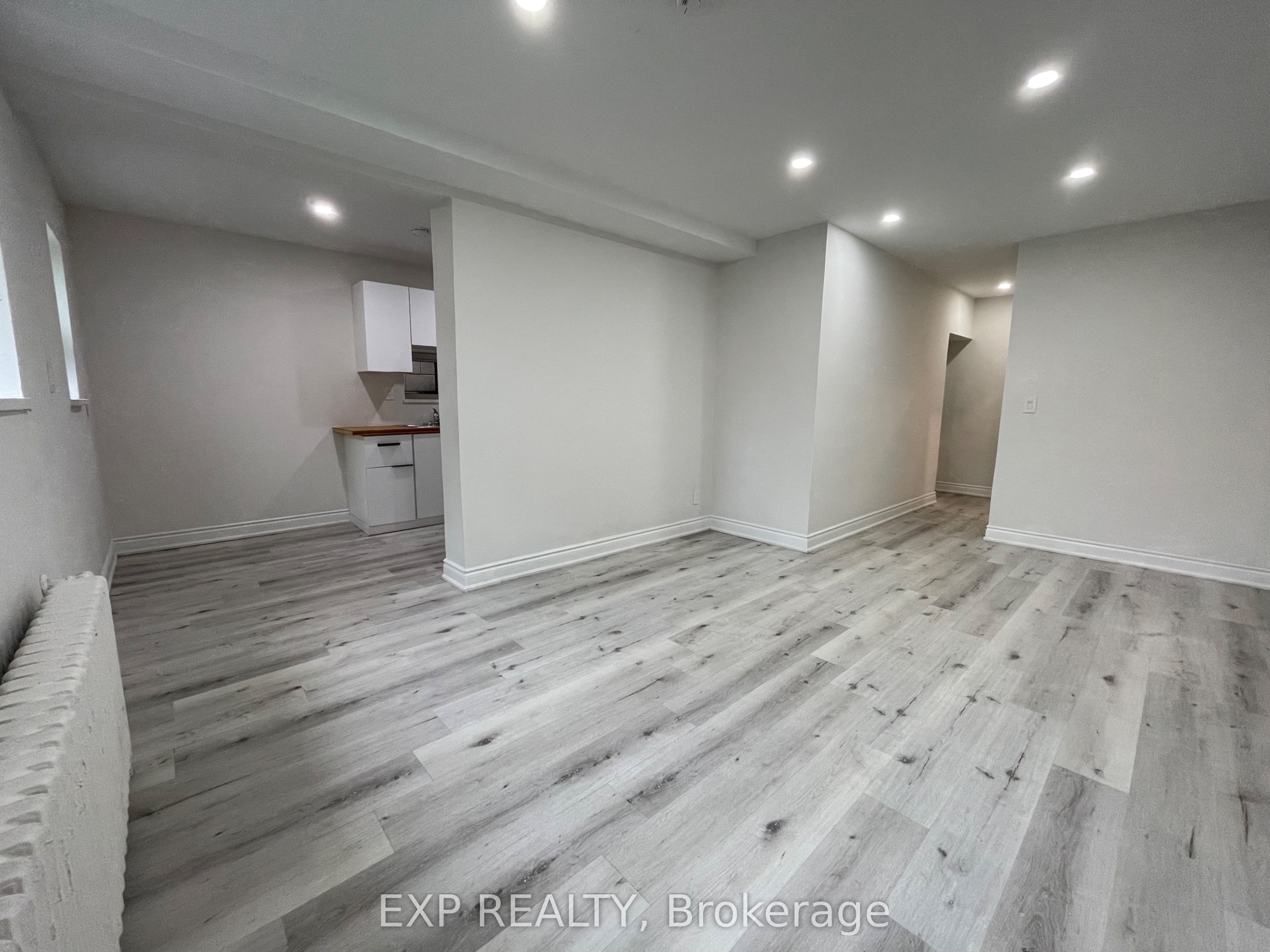 1-259 Lakeshore Road E, Mississauga, ON, L5G 1G8