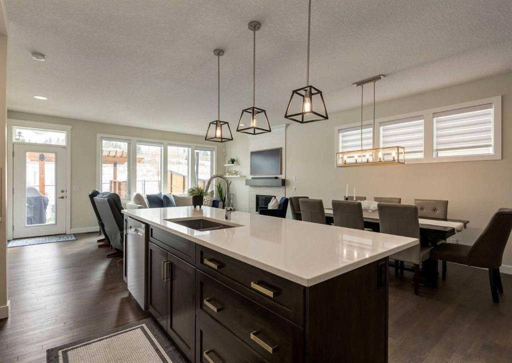 Additional image 5 of 60 Crestbrook View SW, Calgary, AB, T3L 6G7