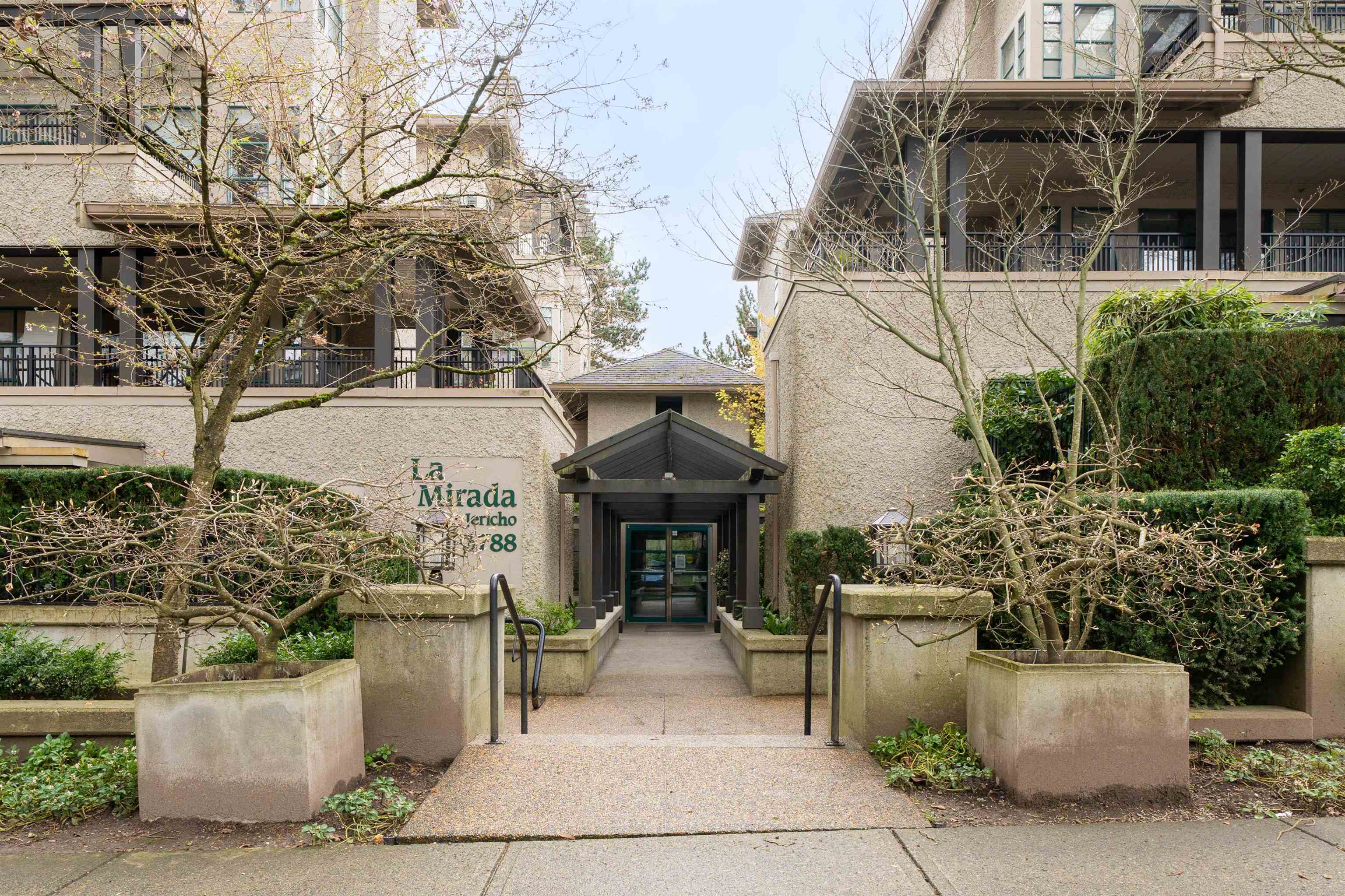 205-3788 8th Avenue W, Vancouver, BC, V6R 1Z3