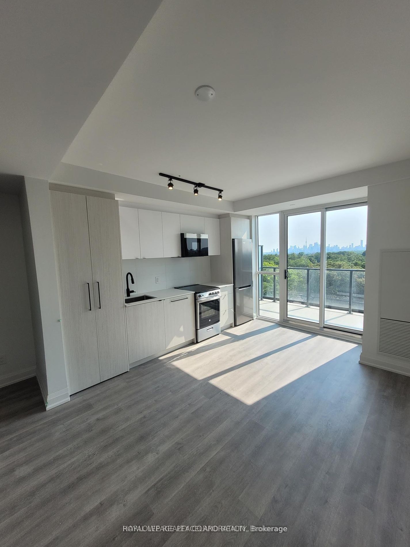 911-2369 Danforth Avenue, Toronto, ON, M4C 0B1 photo 5