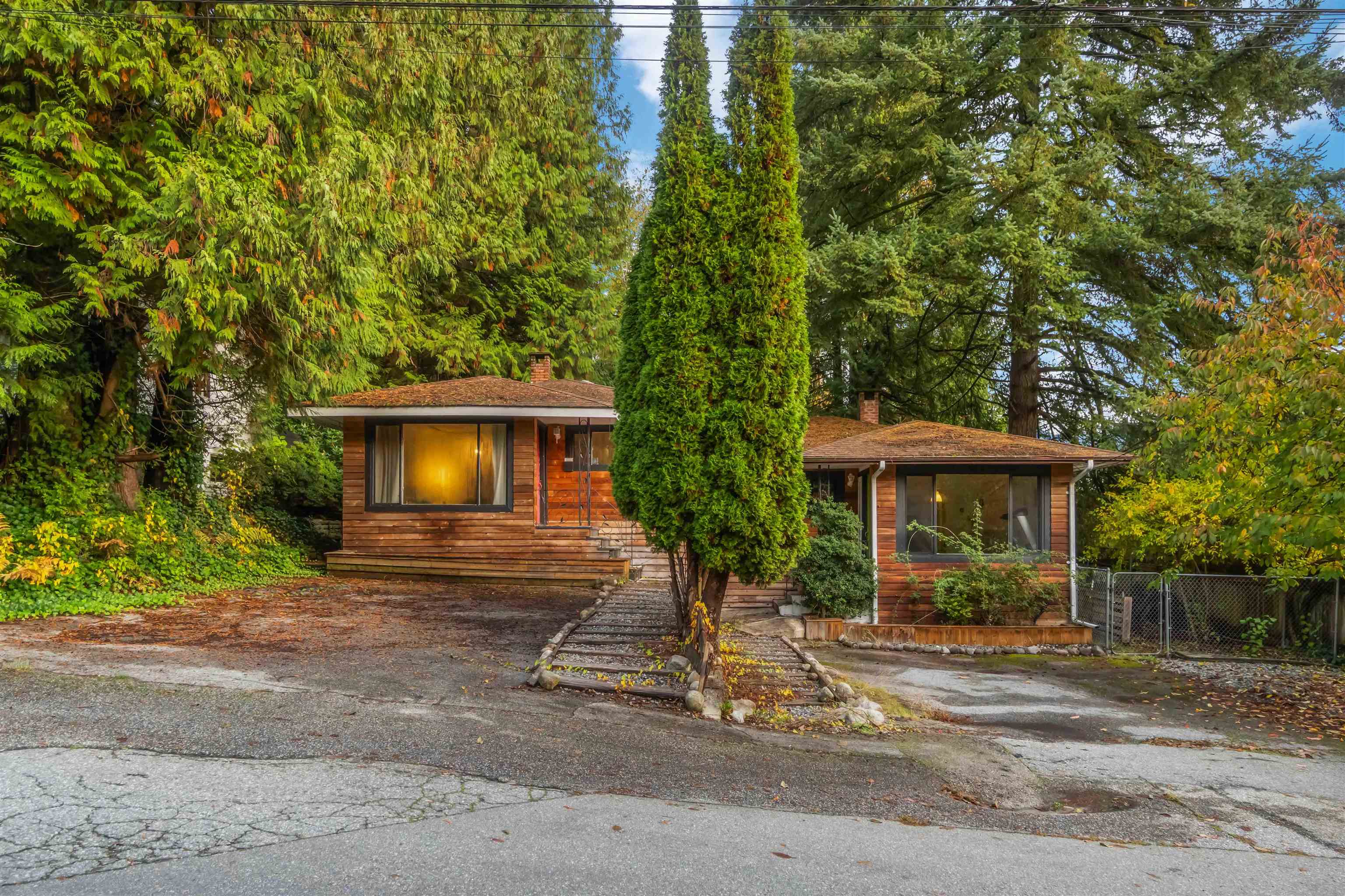2026-2028 Columbia Street, Port Moody, BC, V3H 1W7